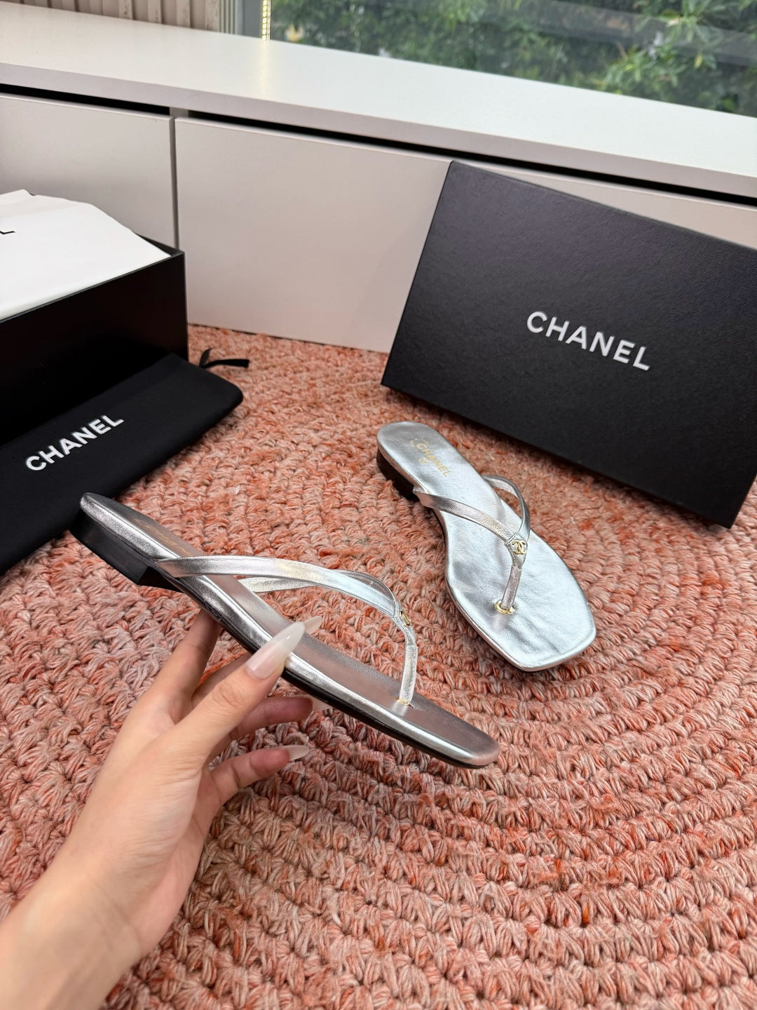 CC 26s Flip-Flops Sliver Lambskin 934852