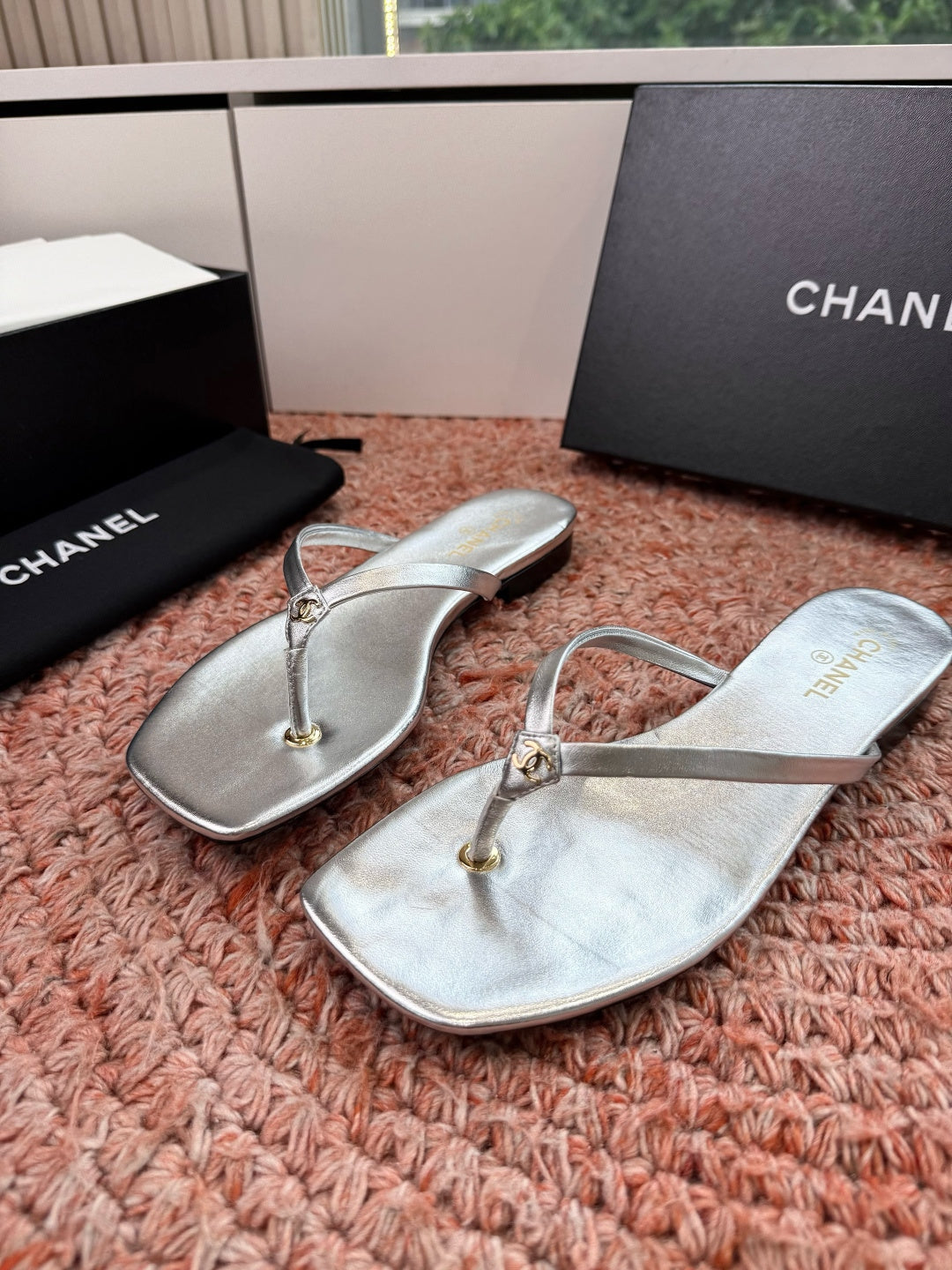 CC 26s Flip-Flops Sliver Lambskin 934852