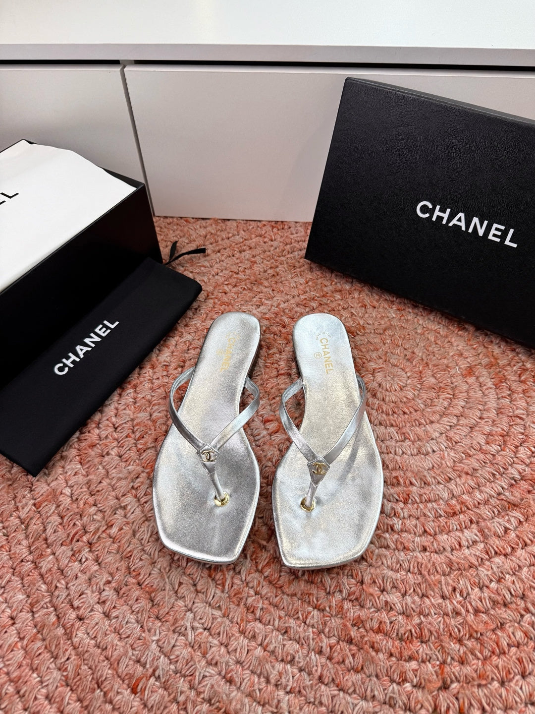 CC 26s Flip-Flops Sliver Lambskin 934852