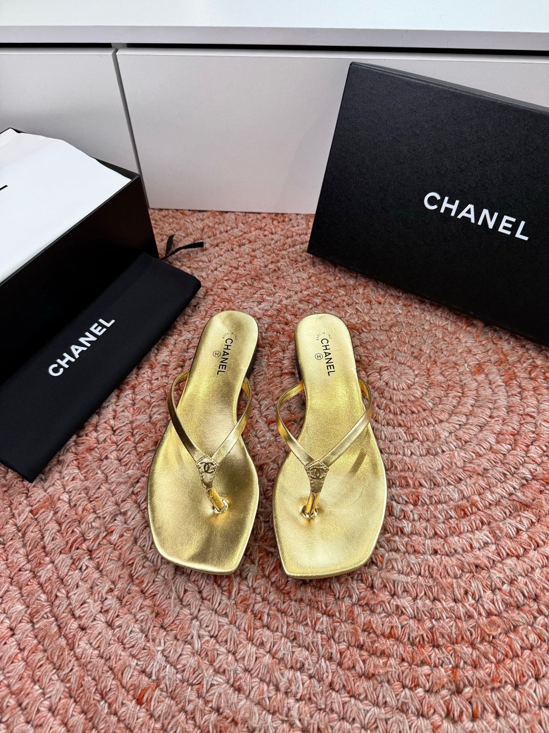CC 26s Flip-Flops Gold Lambskin 934854