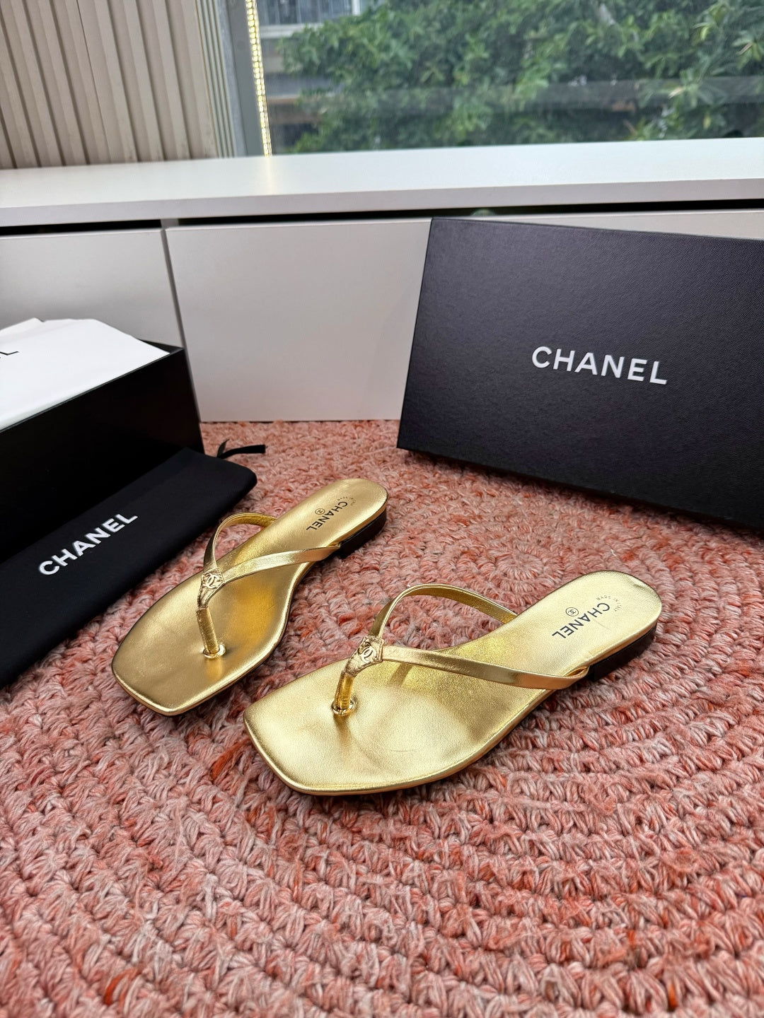 CC 26s Flip-Flops Gold Lambskin 934854
