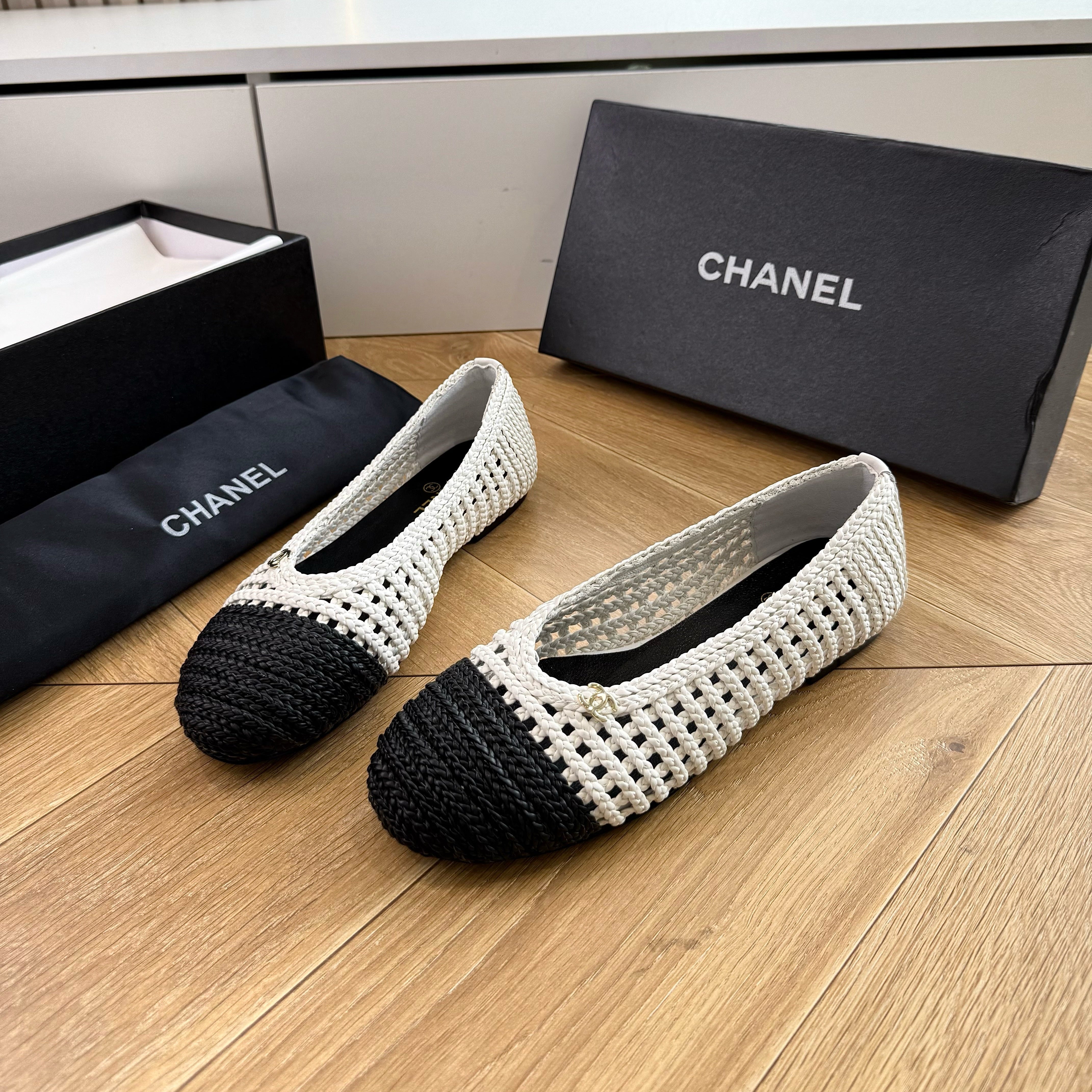 CC 26s Ballerina Flats Black White Woven Leather 916121