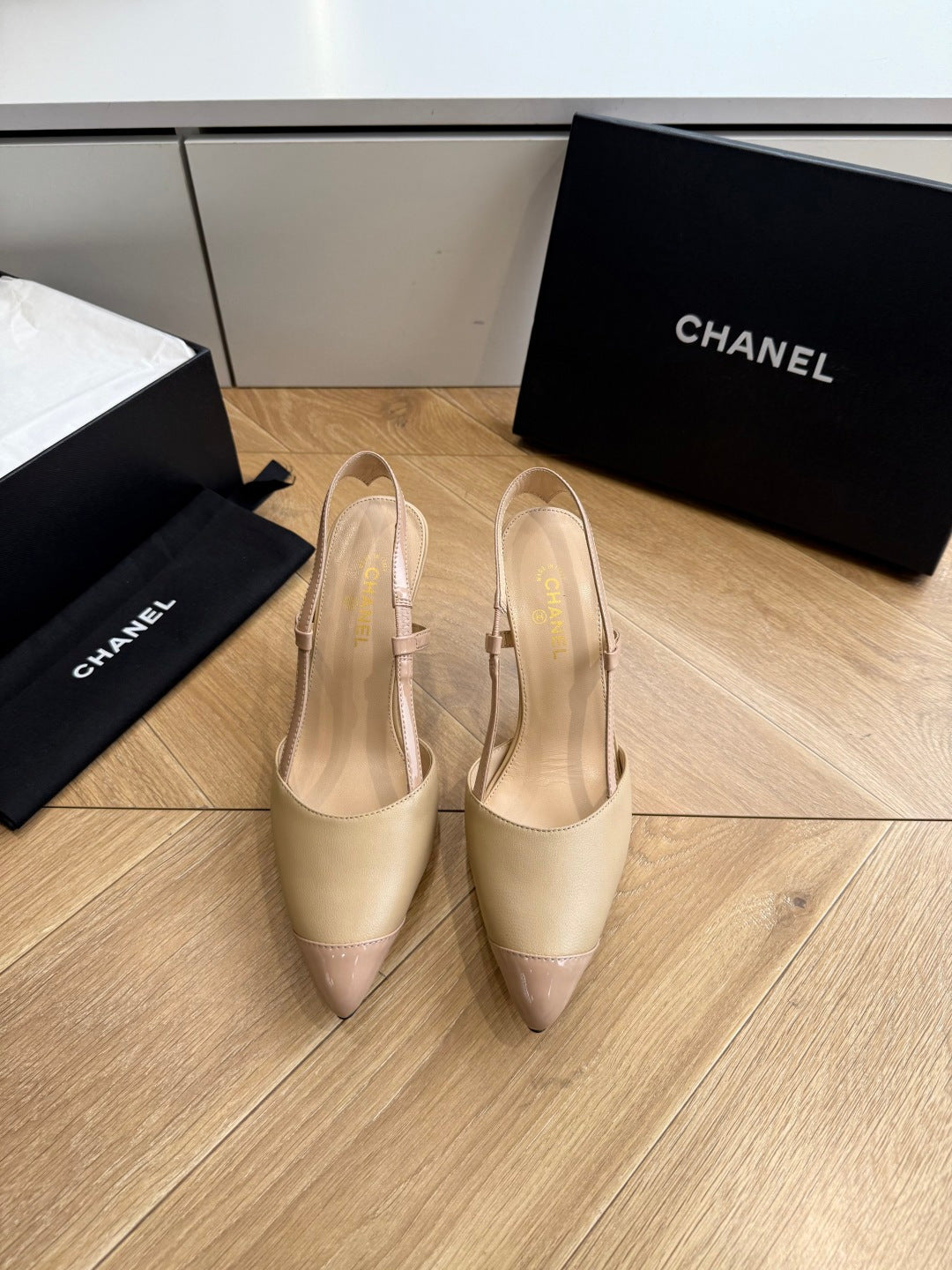 CC 26s Boutique Slingback Beige Suede Patent Leather 933118
