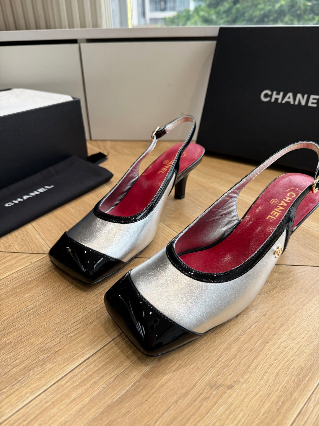 CC 26s Slingback Sliver Black Patent Leather 933126