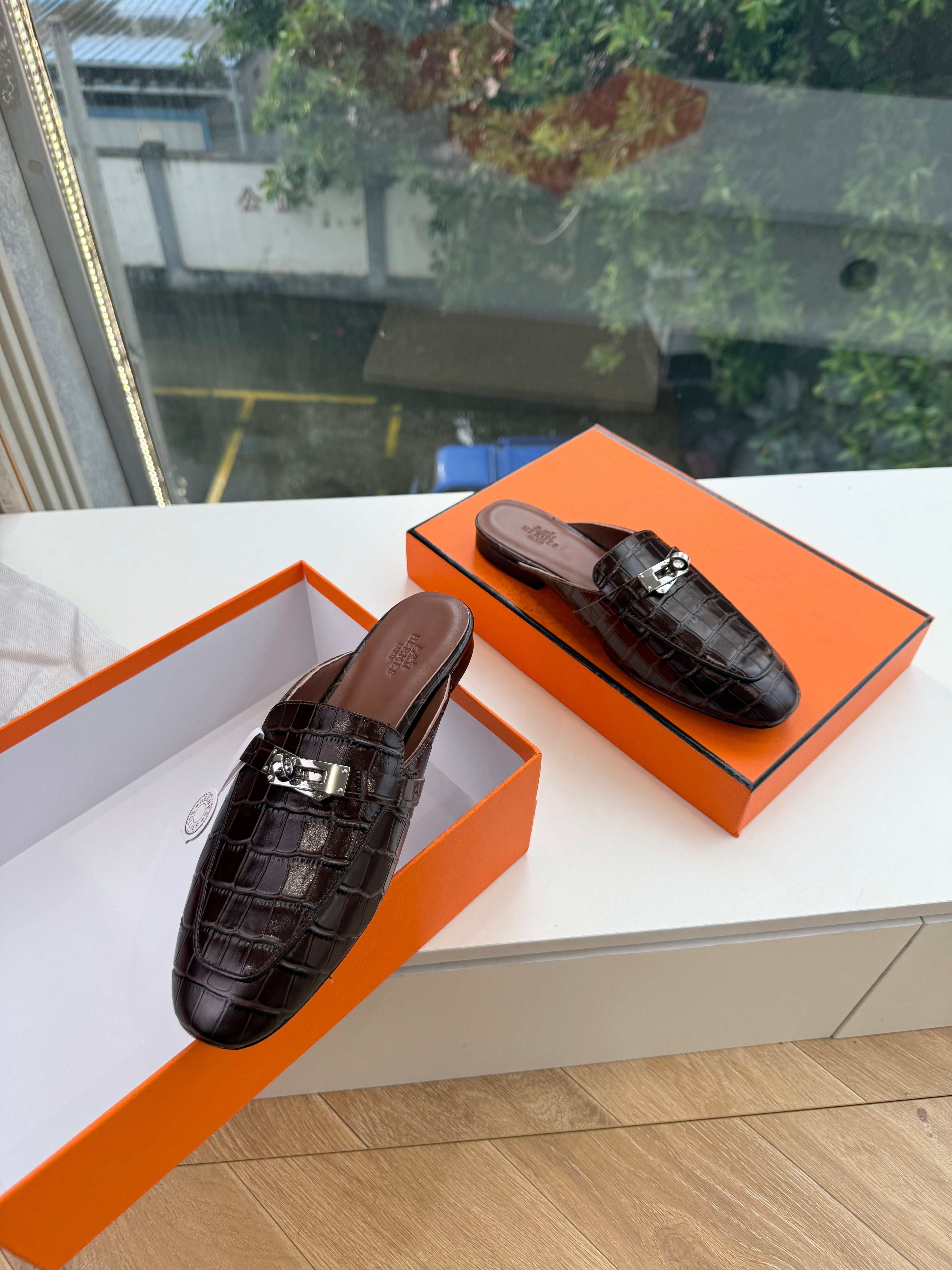 HM 26s Destin Mule Chocolat Matte Crocodile Leather 967708
