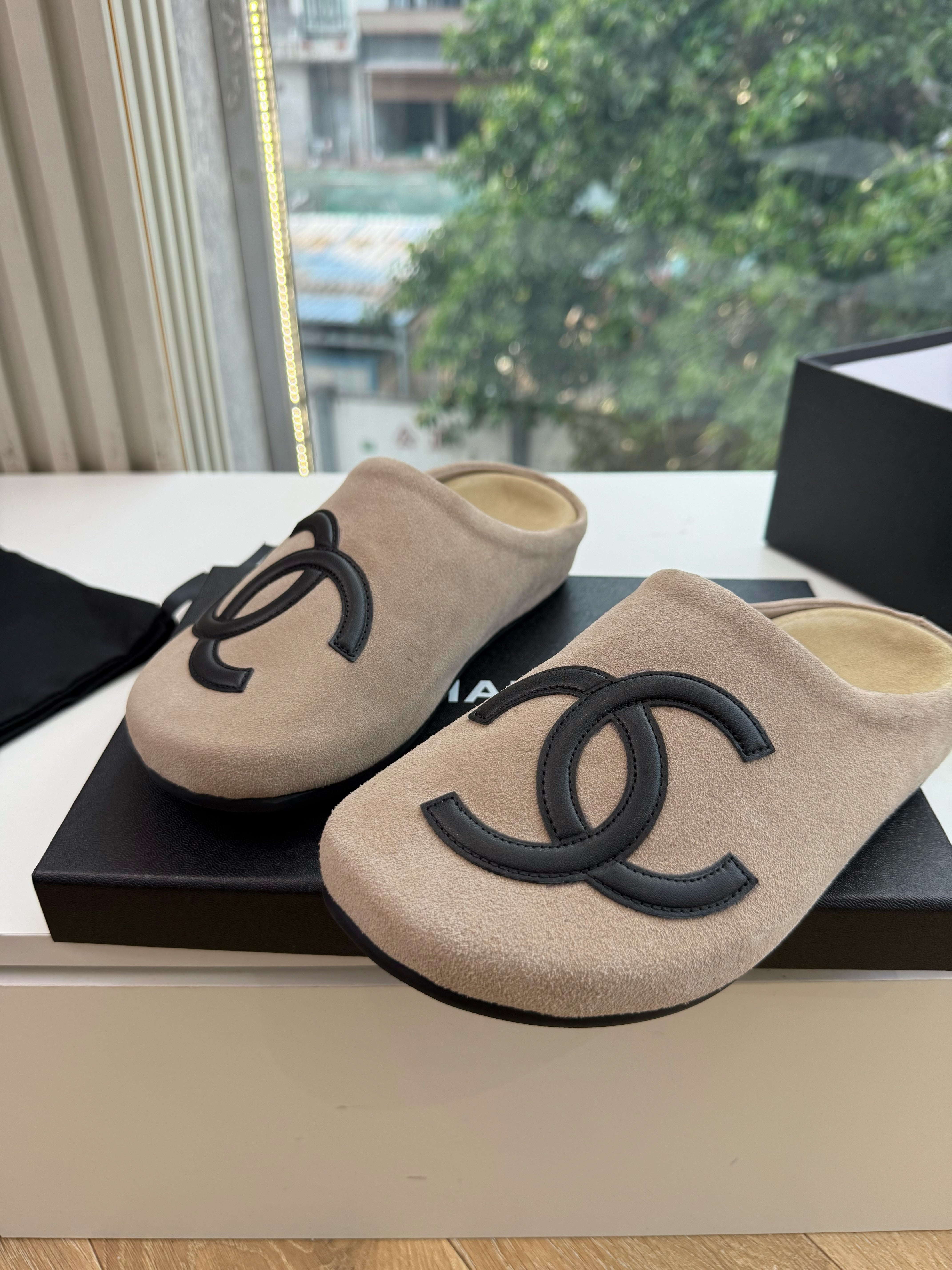 CC 26s Mules Light Taupe Suede 967491