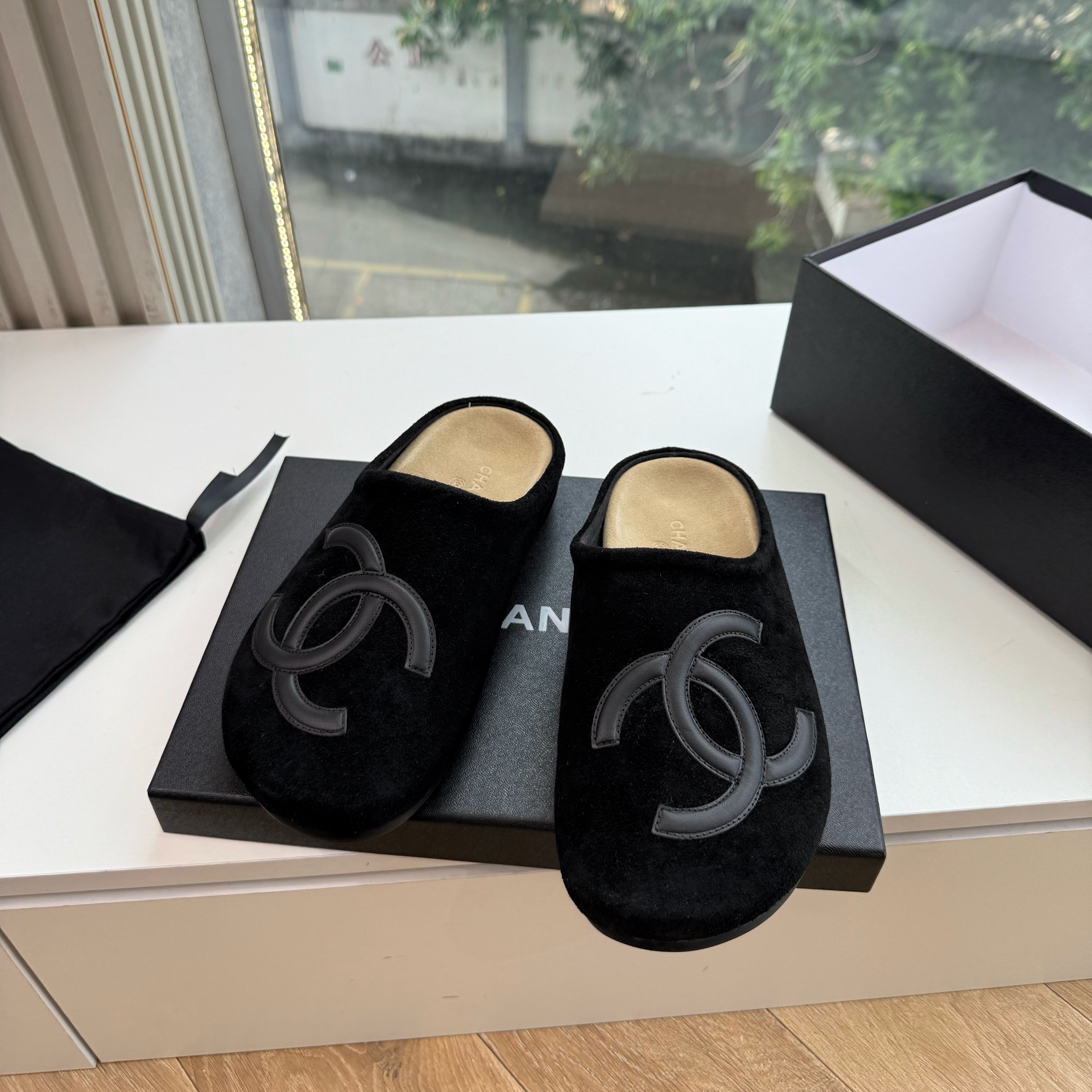 CC 26s Mules Black Suede 967490