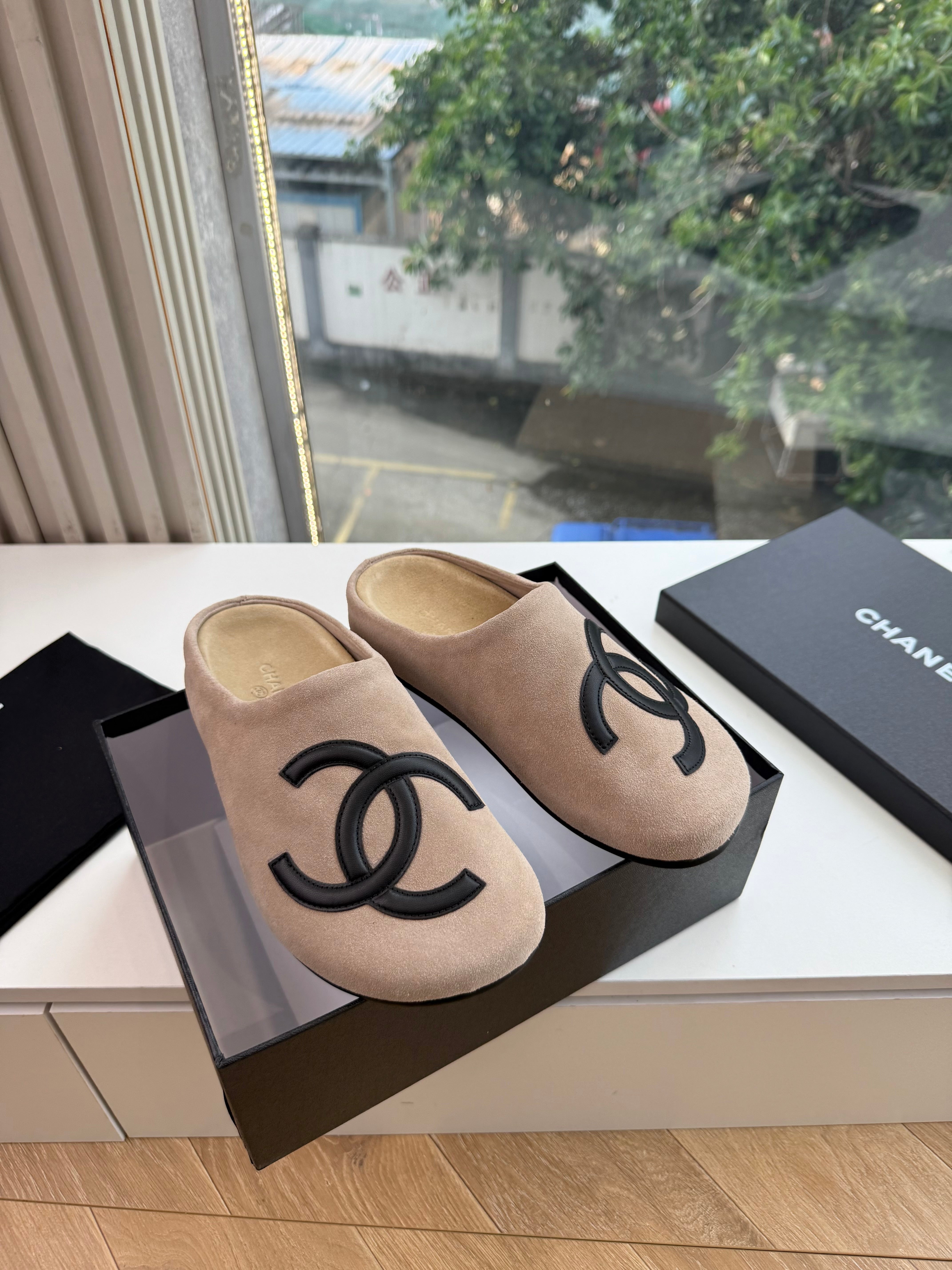 CC 26s Mules Light Taupe Suede 967491