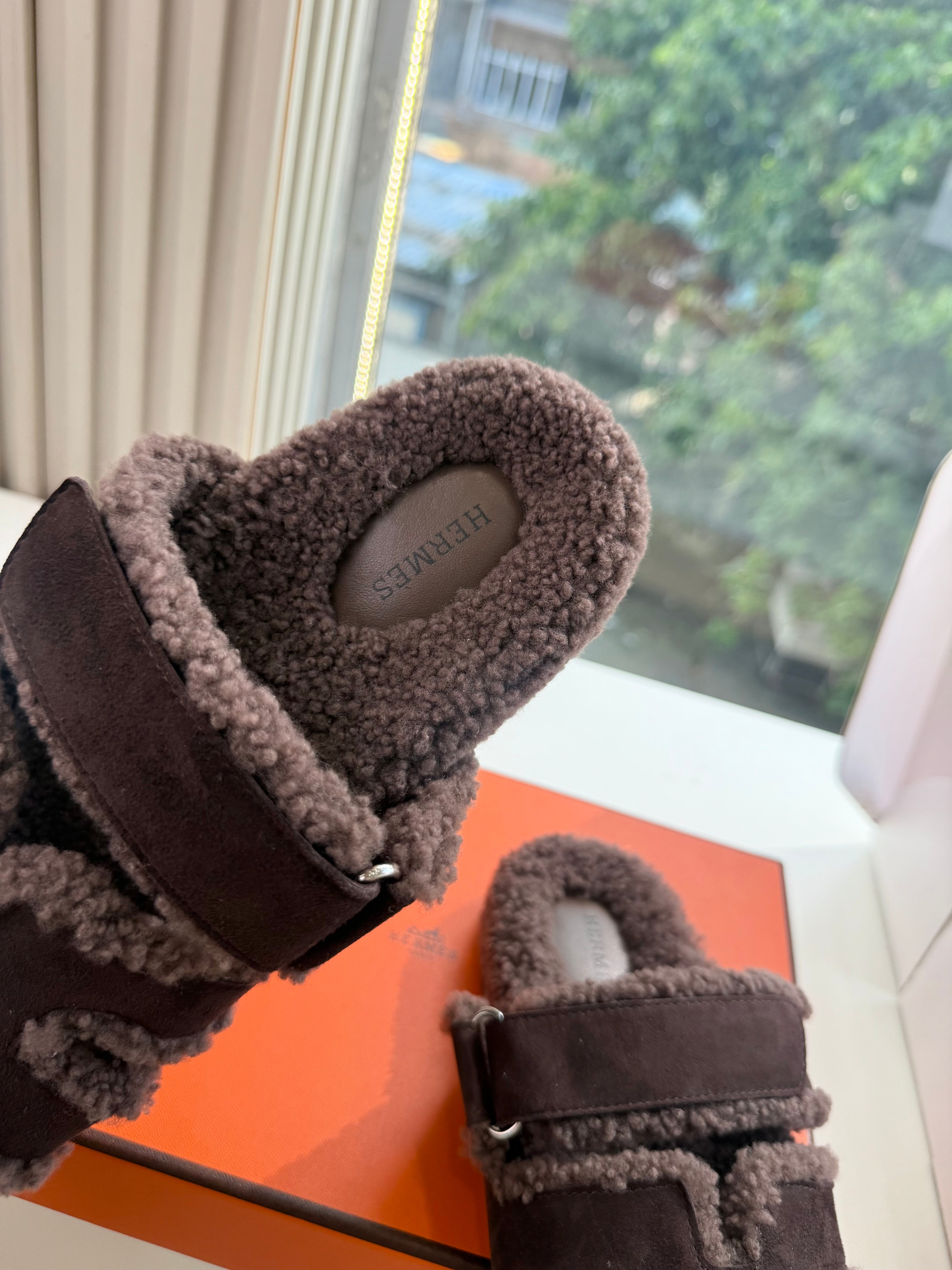 HM Chypre Sandals Chocolat Shearling Suede 967715