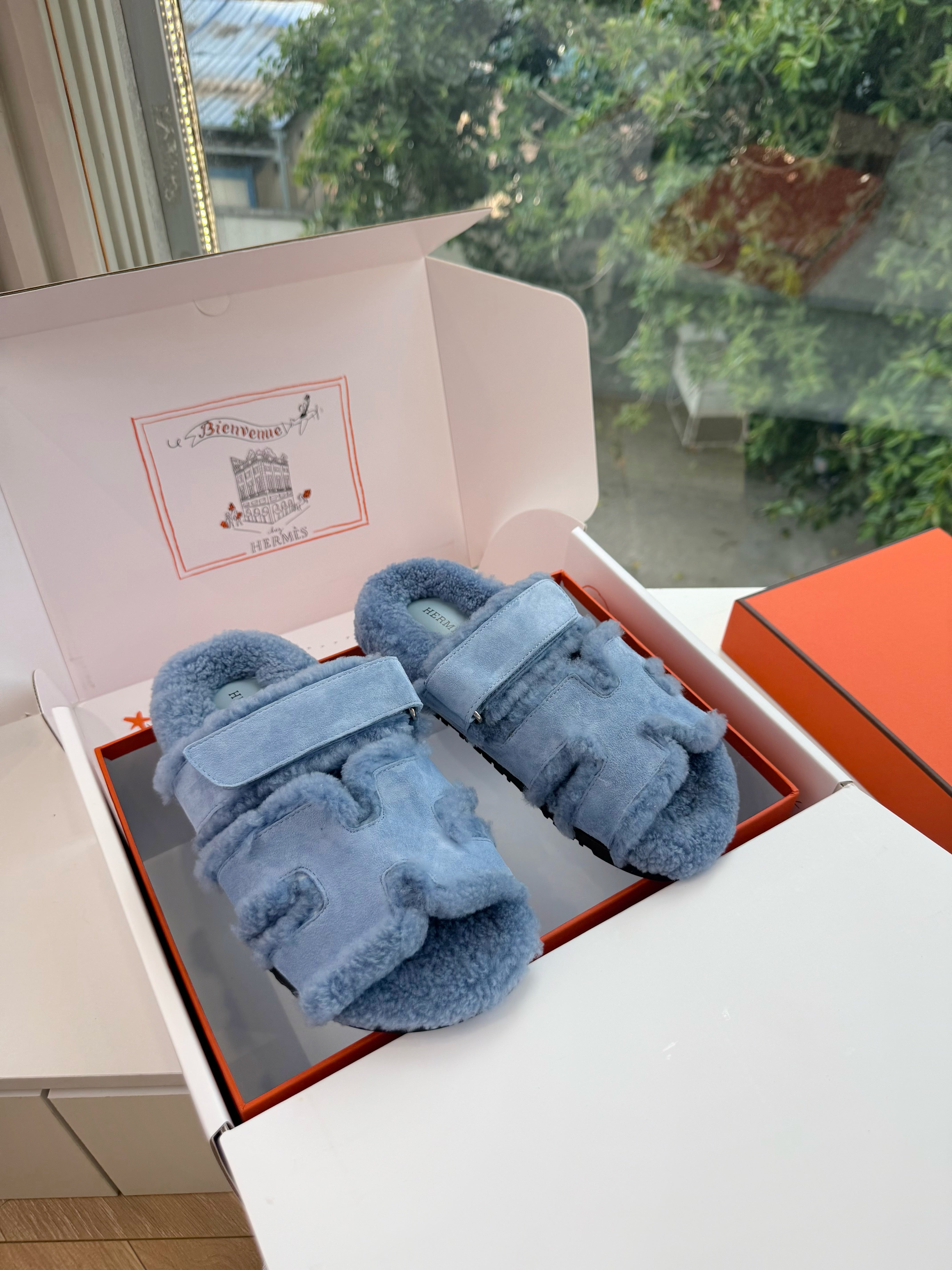 HM Chypre Sandals Light Blue Shearling Suede 967719