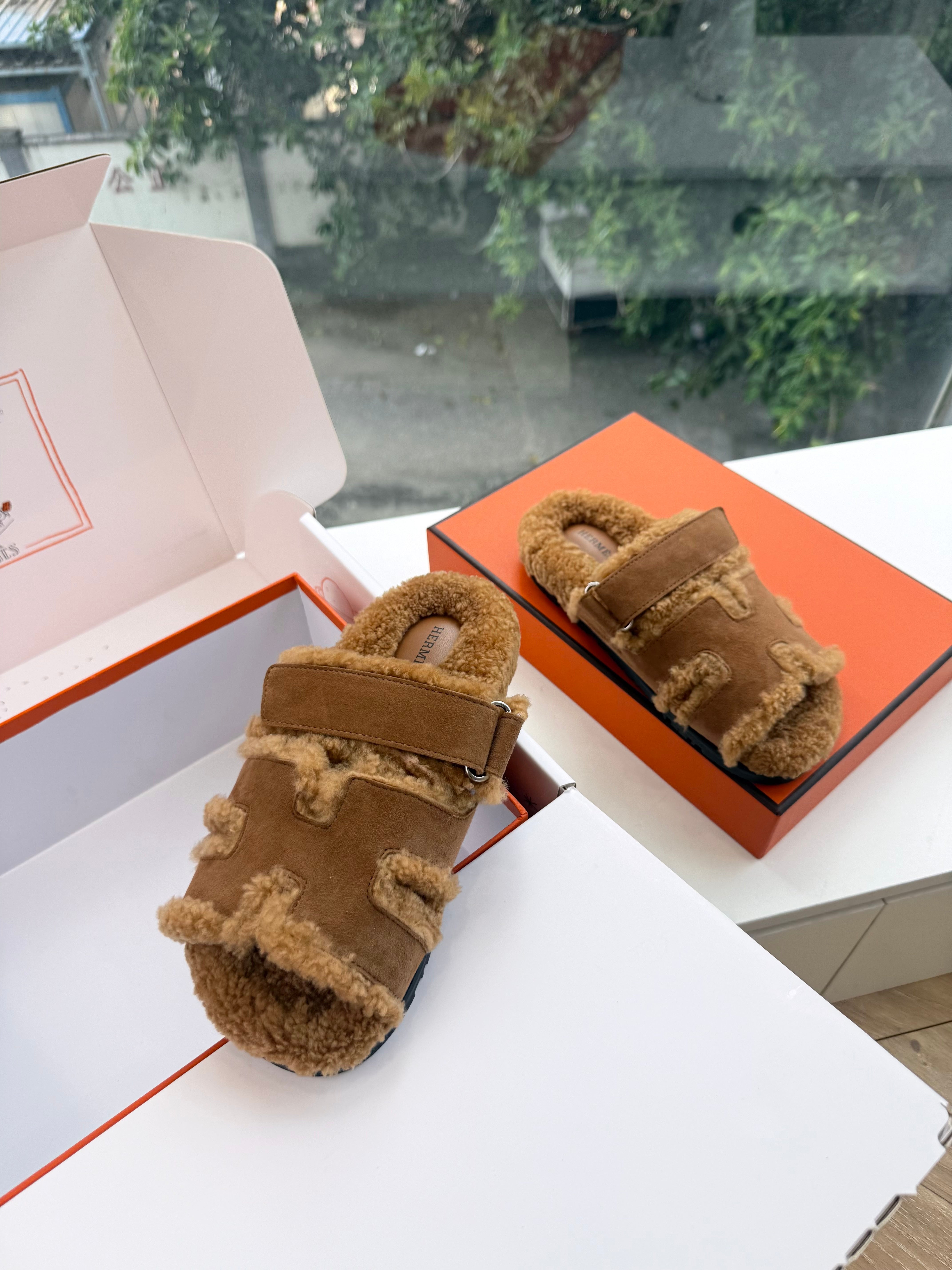 HM Chypre Sandals Gold Brown Shearling Suede 967720