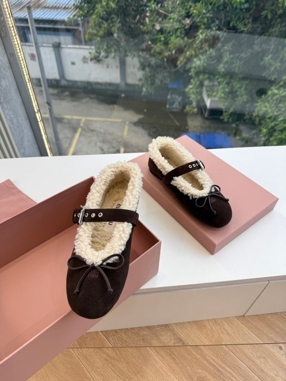 Miu 26s Ballerinas Dark Brown Suede Shearling 994177