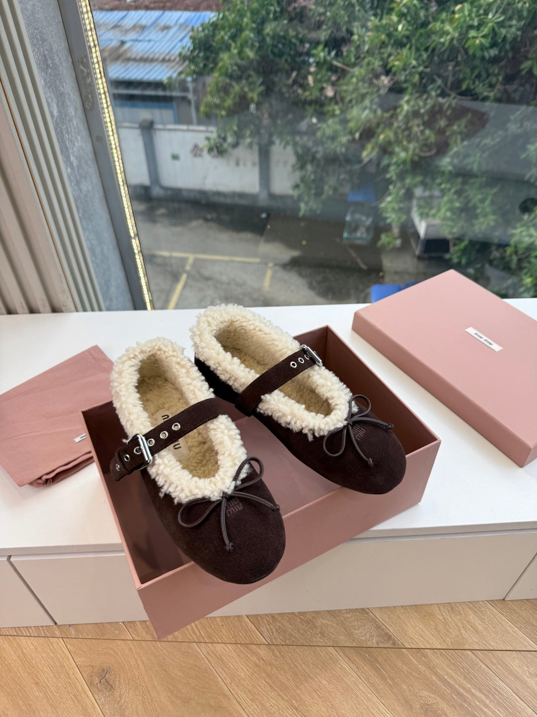 Miu 26s Ballerinas Dark Brown Suede Shearling 994177