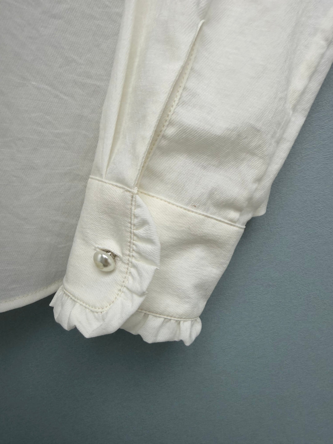 CC 26s Ruffle Oversized Collar Blouse White Polyester 421388