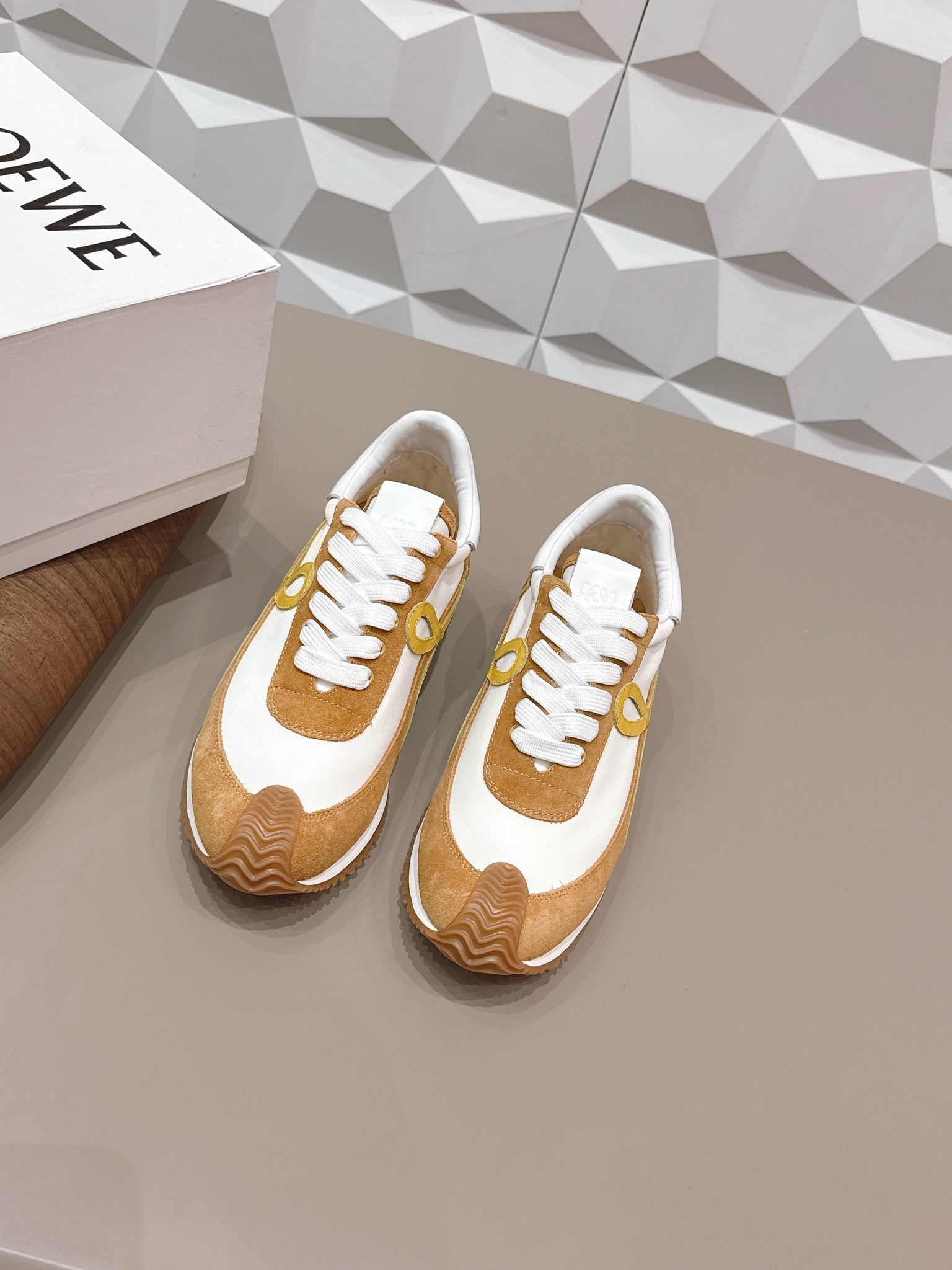 Loewe 26s Flow Runner Sneaker In Caramel Brown And White Suede And White Calfskin
