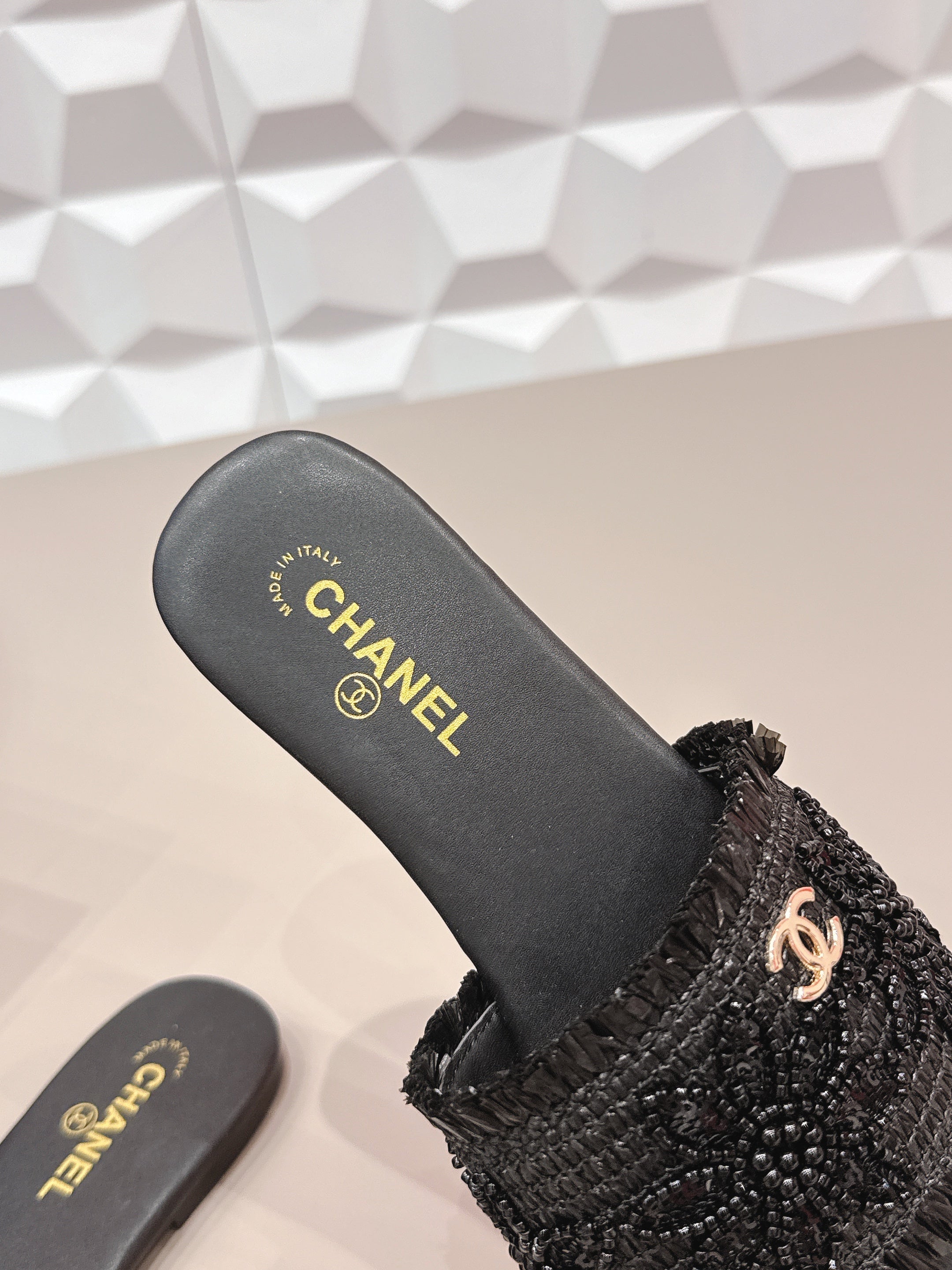 CC 26s Flat Sandals Black Straw Leather 613263