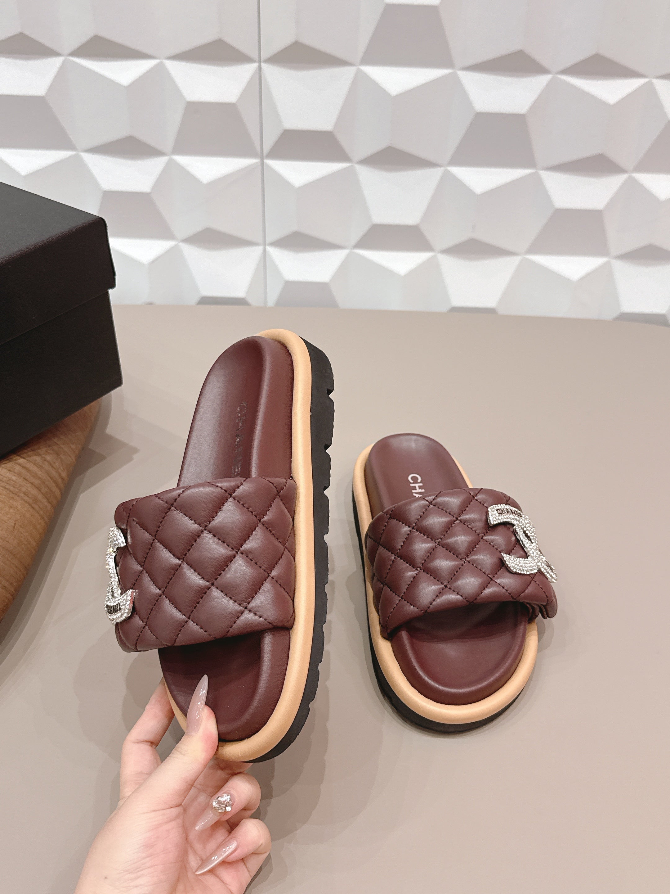 CC 26s Sandals Double C Buckle Burgundy Quilted Leather 613267