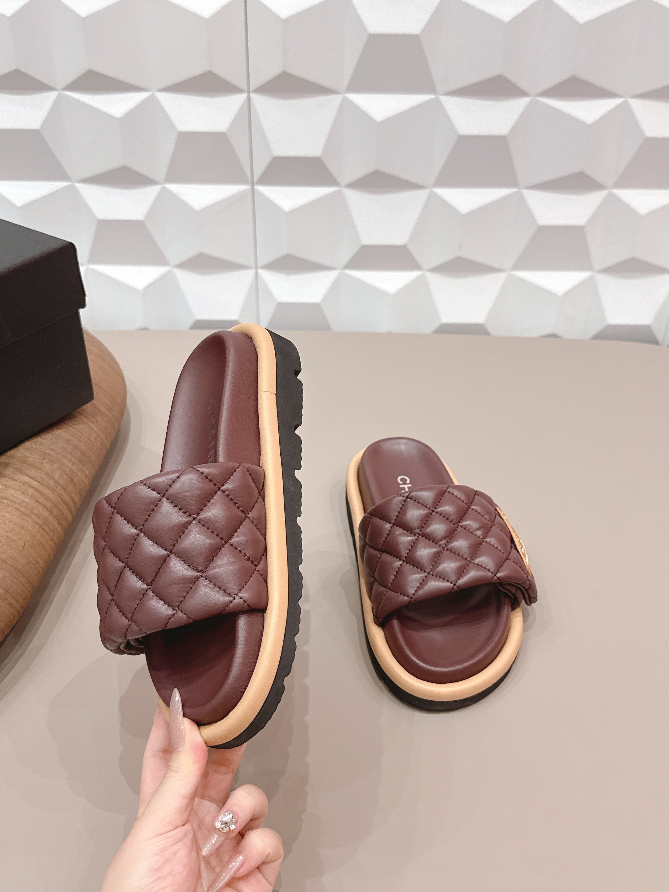 CC 26s Sandals Buckle Burgundy Quilted Leather 613272