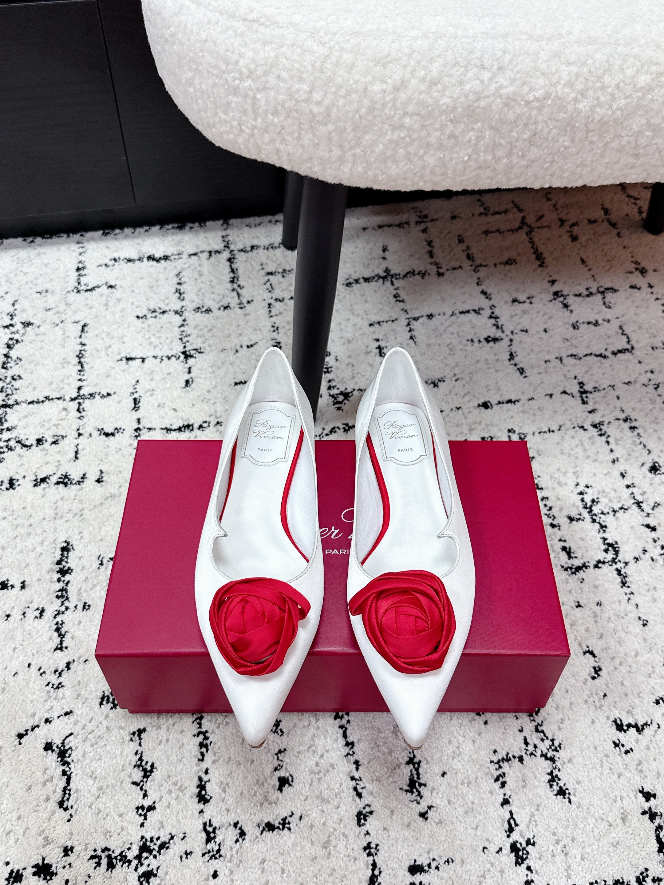 RV Rose Vivier Flower Slingback Flat White Red  Satin 617288