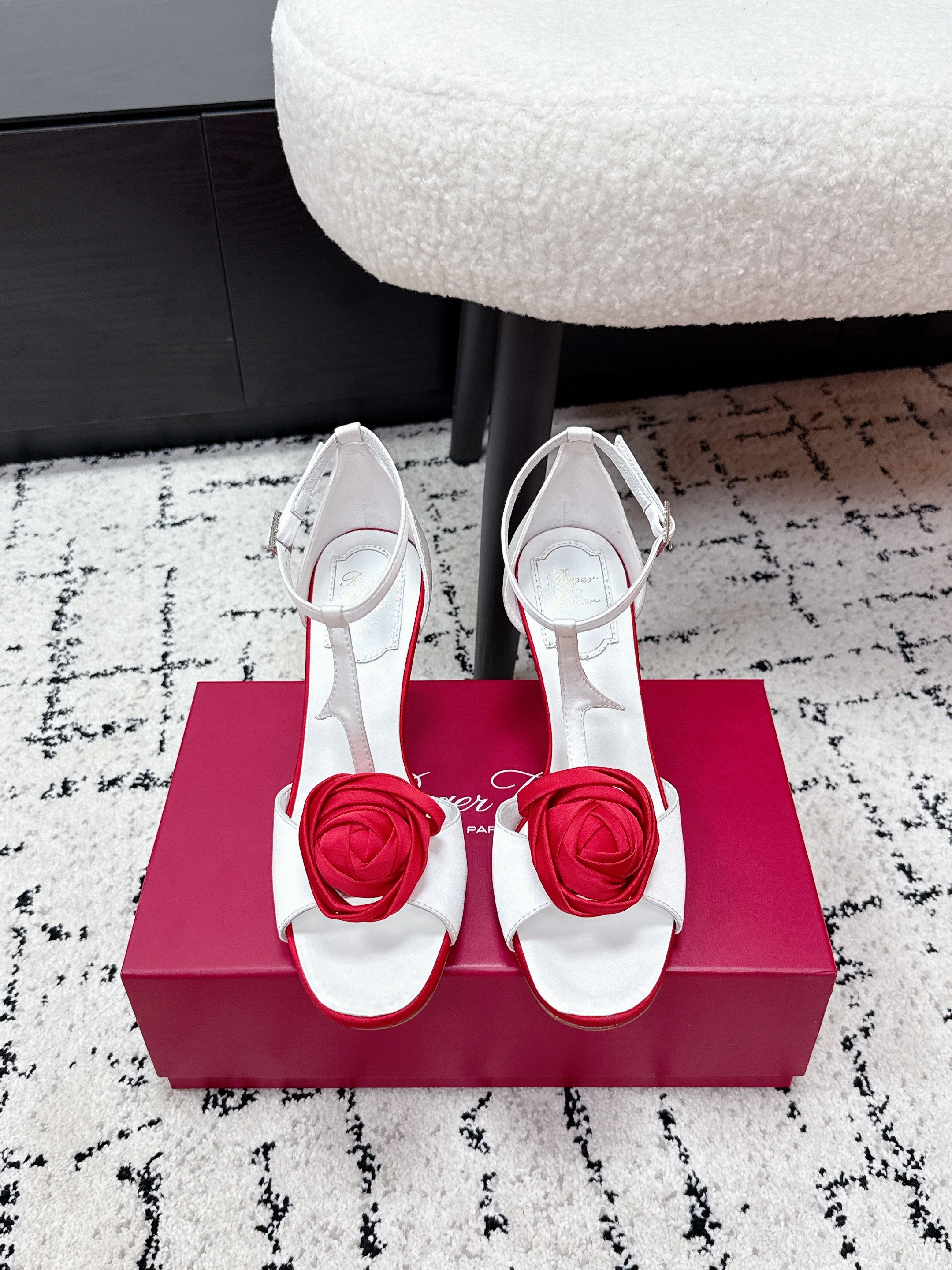 RV Rose Vivier Flower Sandal 10cm White Red Satin 617300