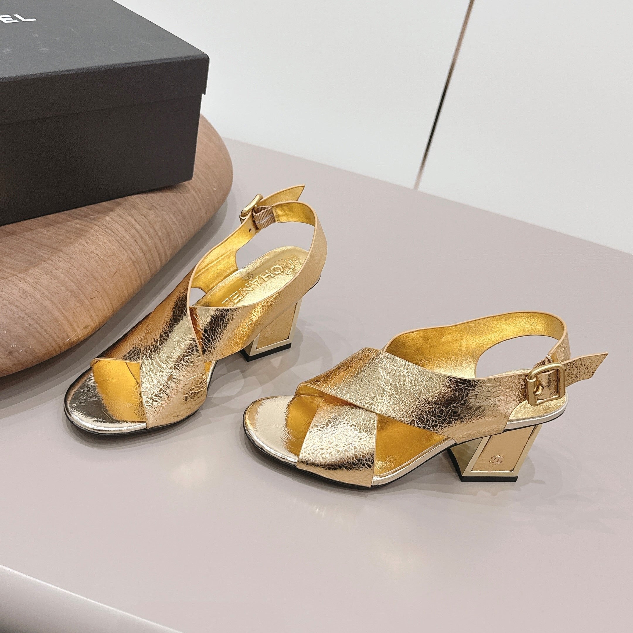 CC 26s Round-Toe Square-Heeled Sandals 7.5cm Gold Leather