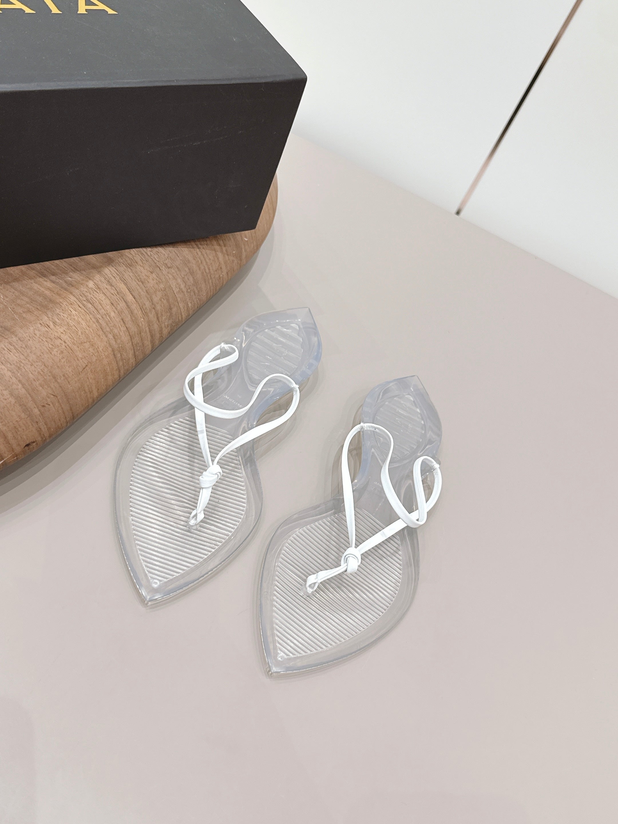Alaïa Invisible Thong Mules White Leather 738664