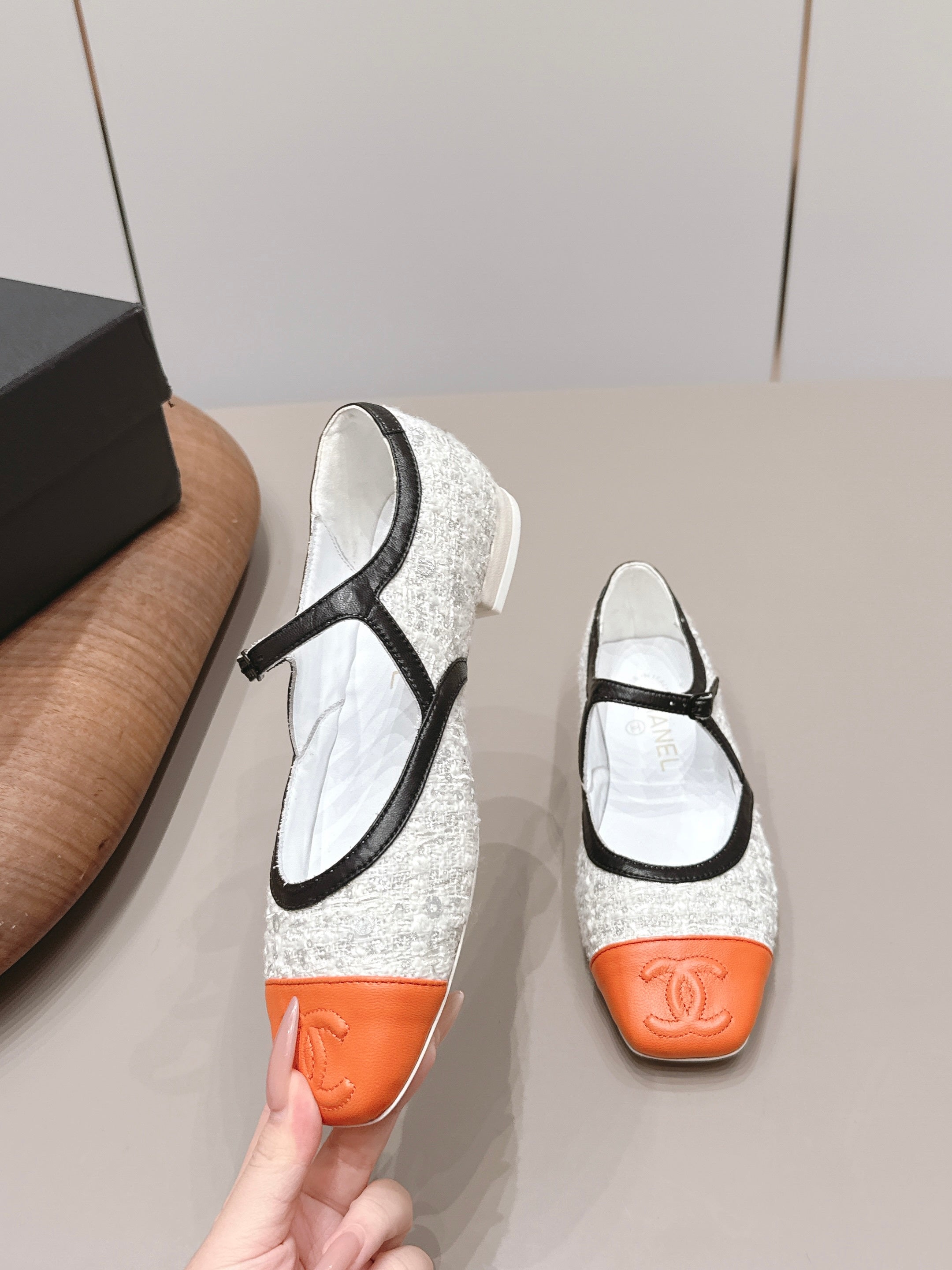 CC 26s Square-toe Ballet Flat White Orange Sheepskin Tweed 875989