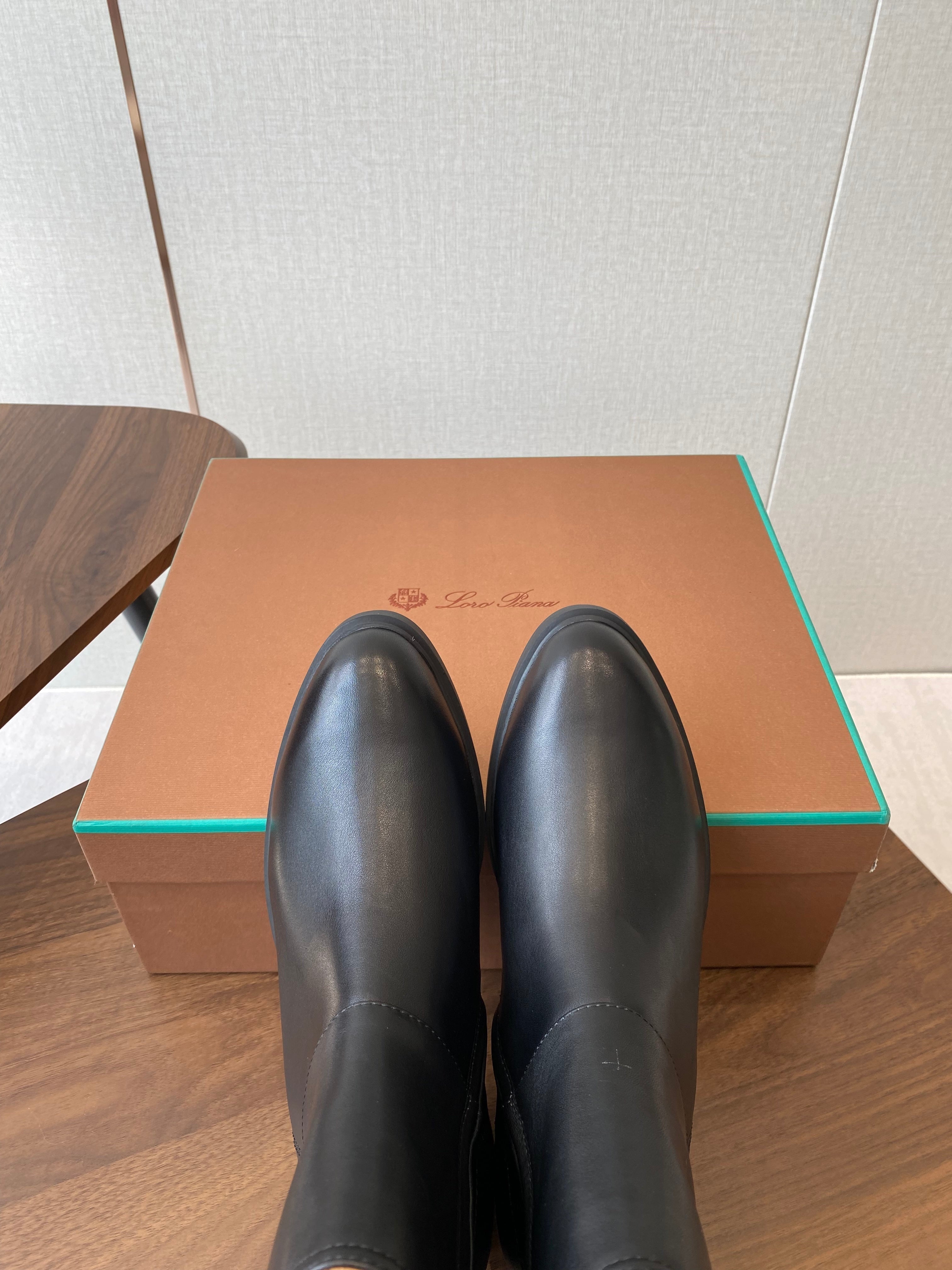LP latest short boots black calfskin 388110