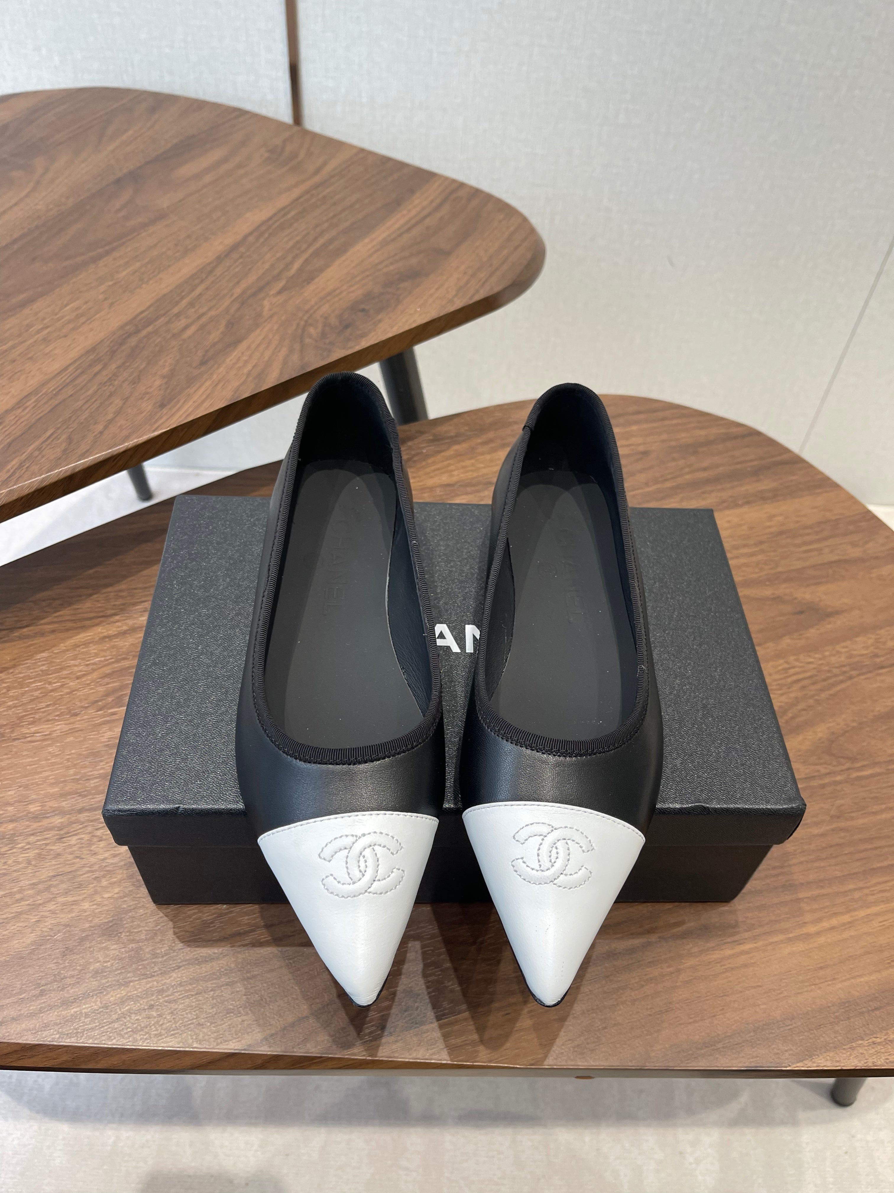 CC 26s Ballet Flats Black White Lambskin 624237
