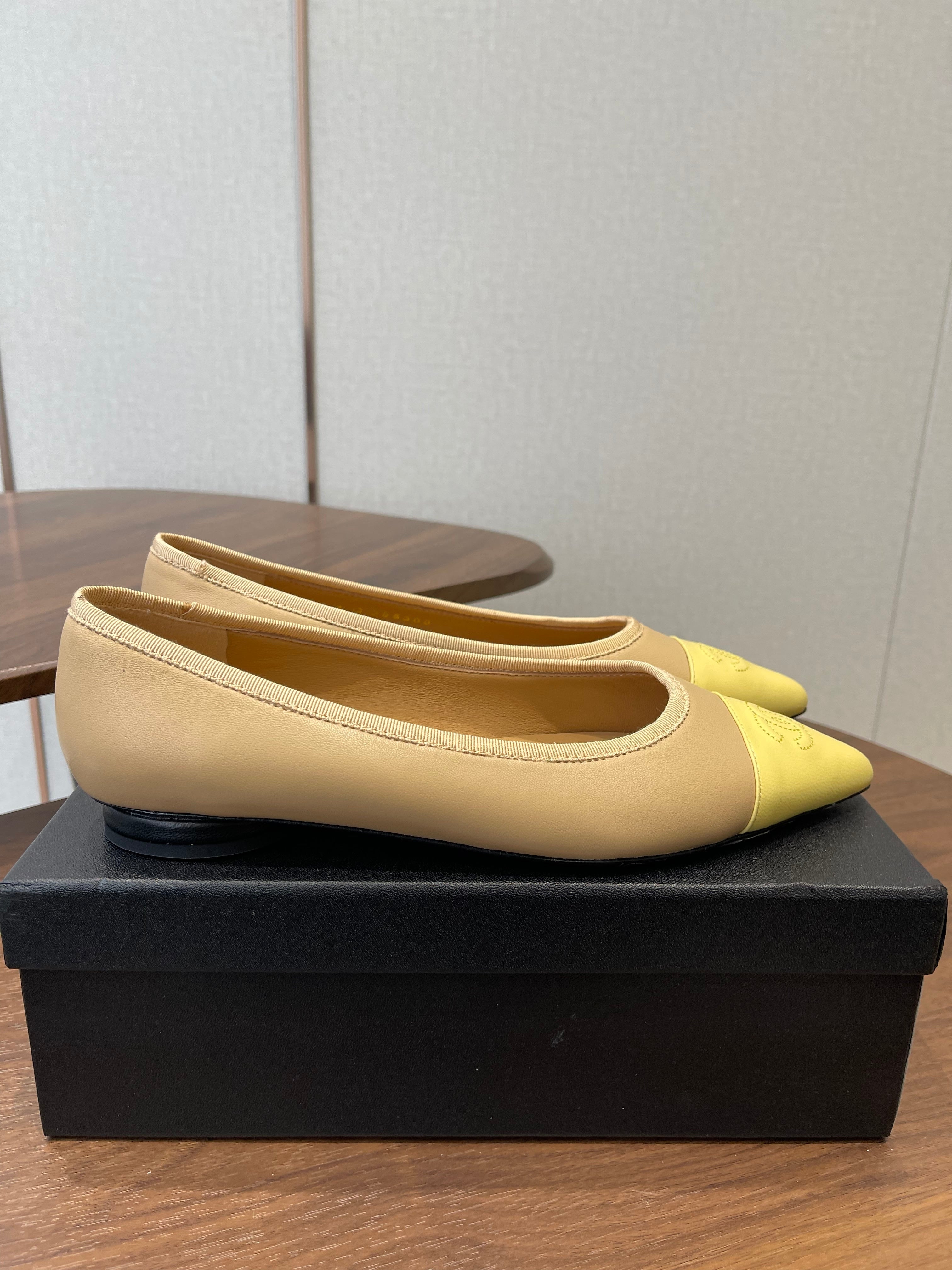 CC 26s Ballet Flats Beige Yellow Lambskin 624241