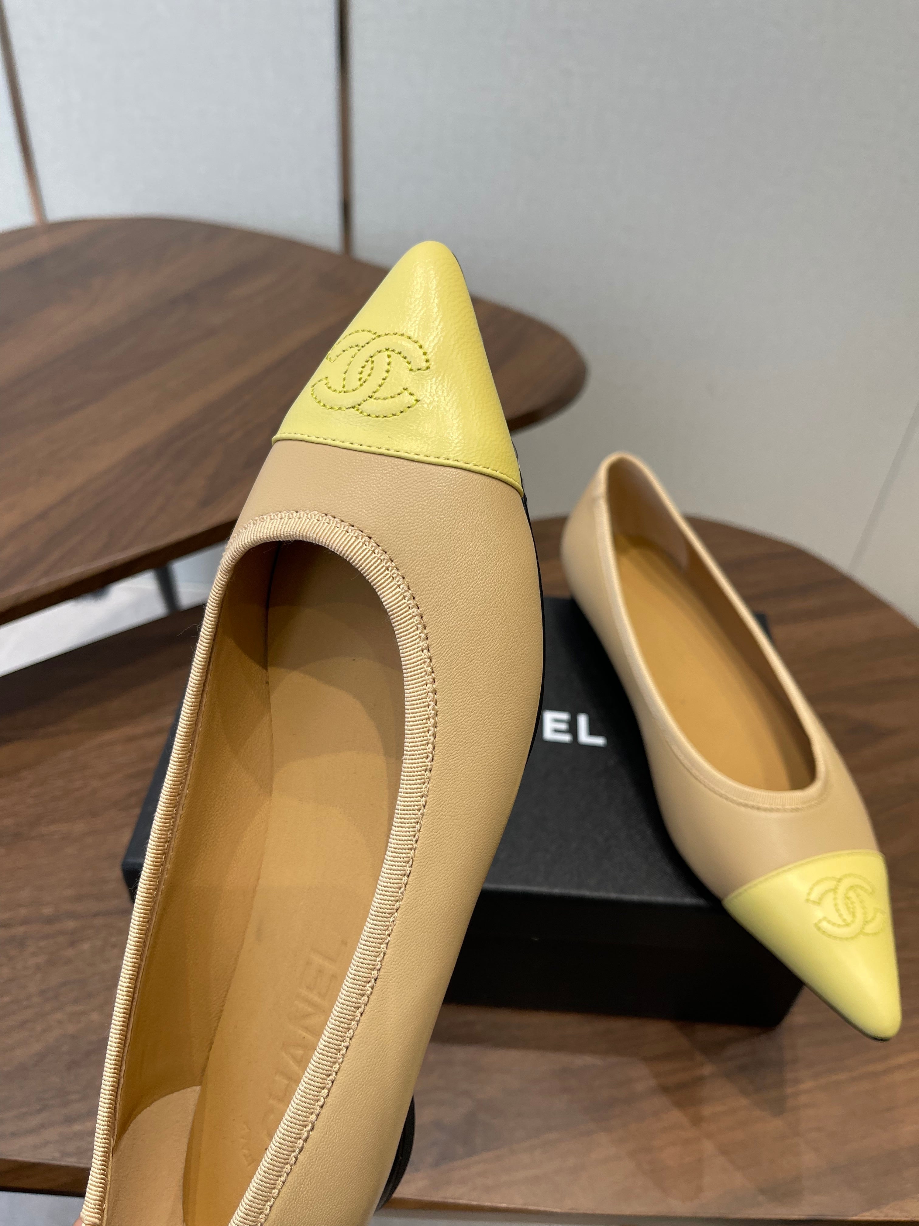 CC 26s Ballet Flats Beige Yellow Lambskin 624241