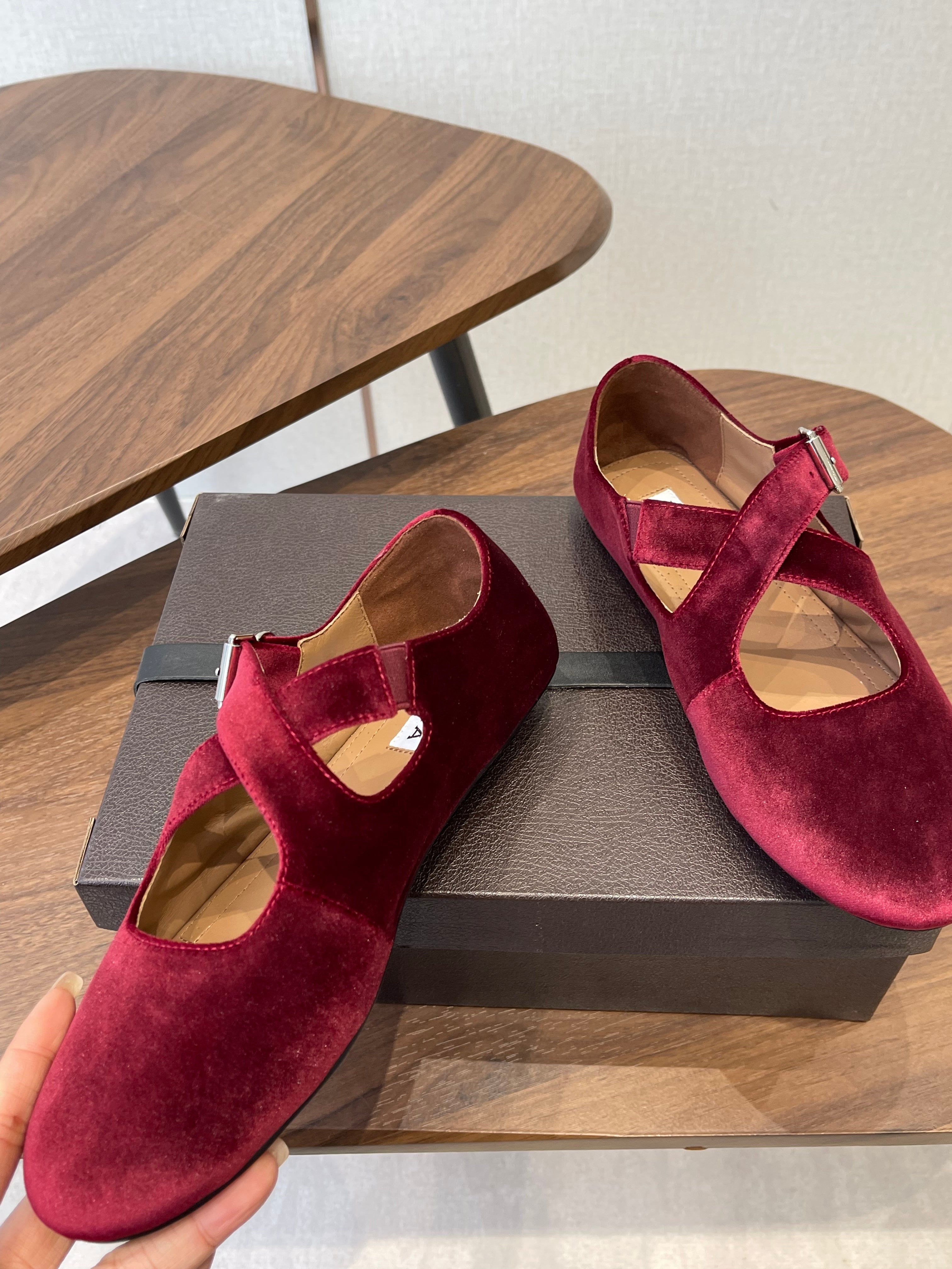Alaïa Criss Cross Ballet Flat Red Velvet 633858