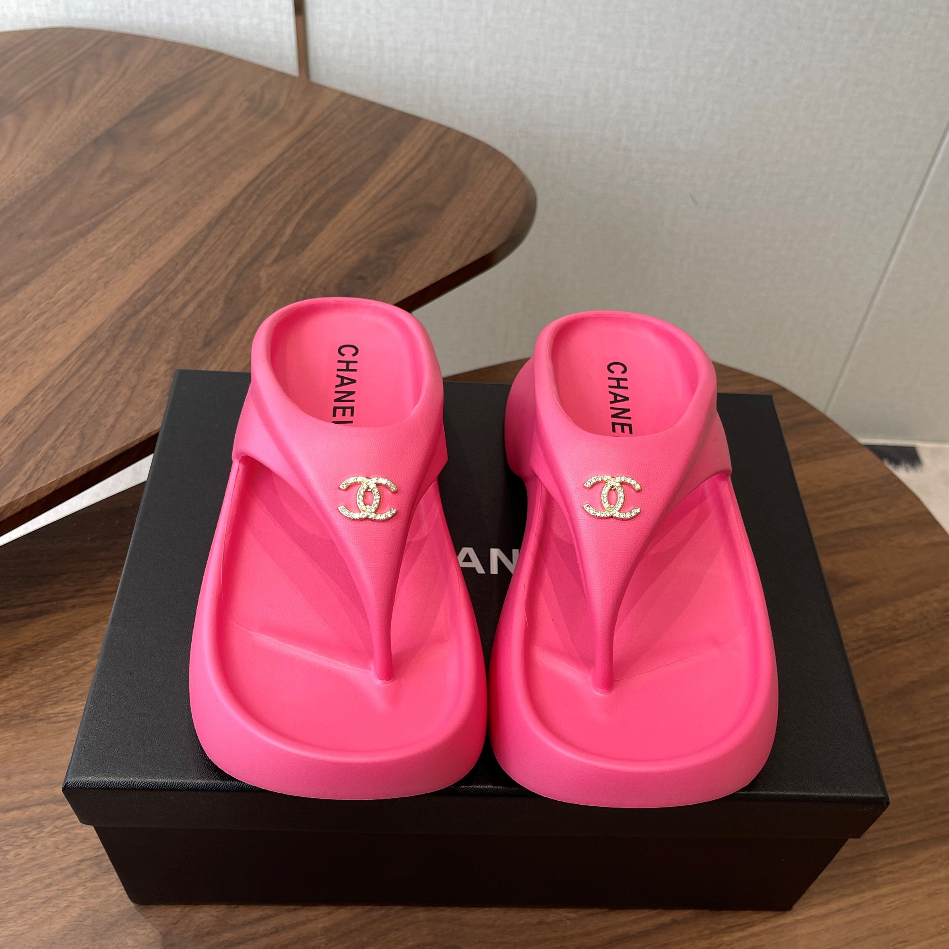 CC 26s Platform Flip-Flops Hot Pink Rubber 727521