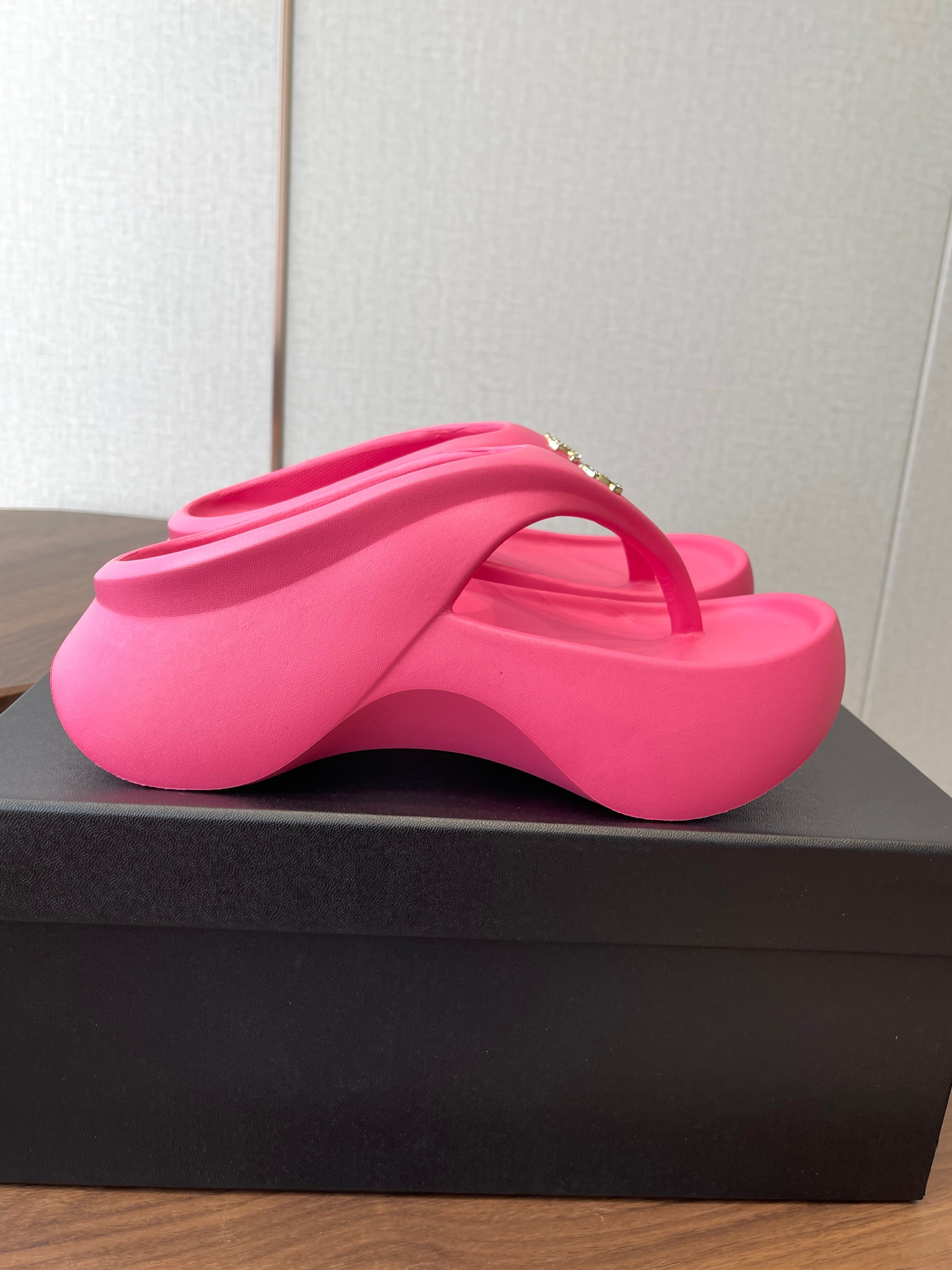 CC 26s Platform Flip-Flops Hot Pink Rubber 727521