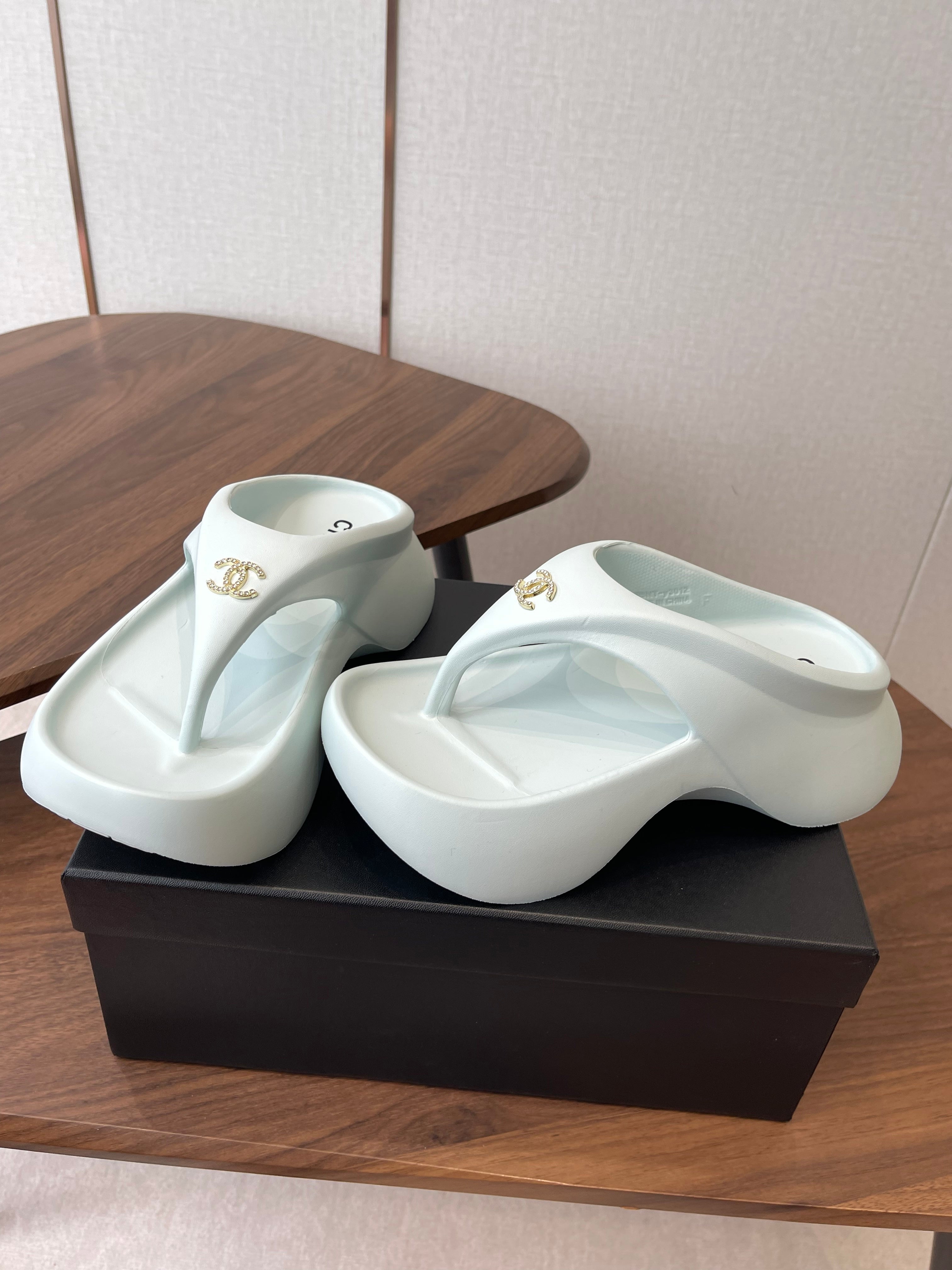 CC 26s Platform Flip-Flops Off White Rubber 727522