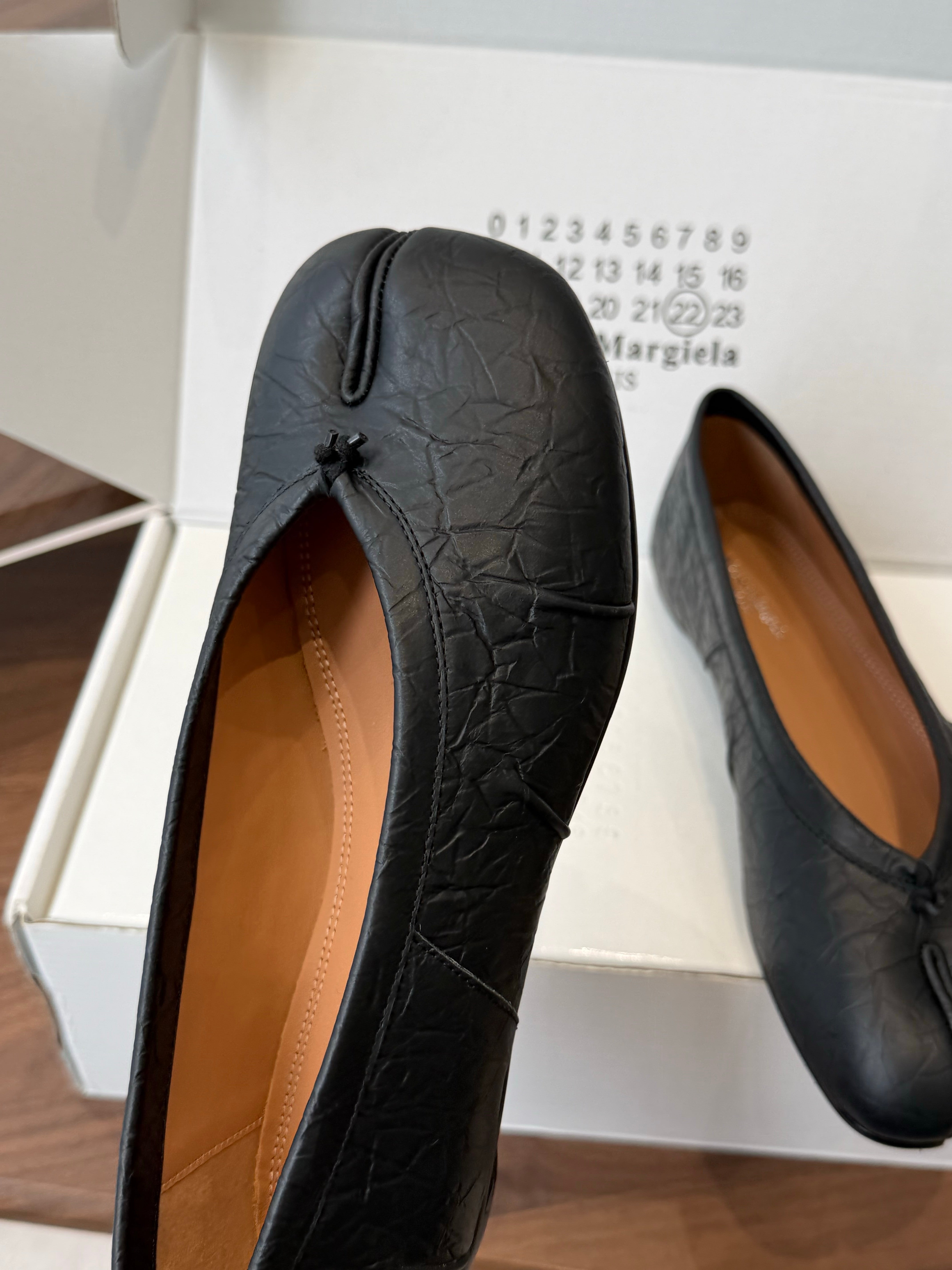 MM6 Split Toe Flat Heel Black Textured Leather 890029