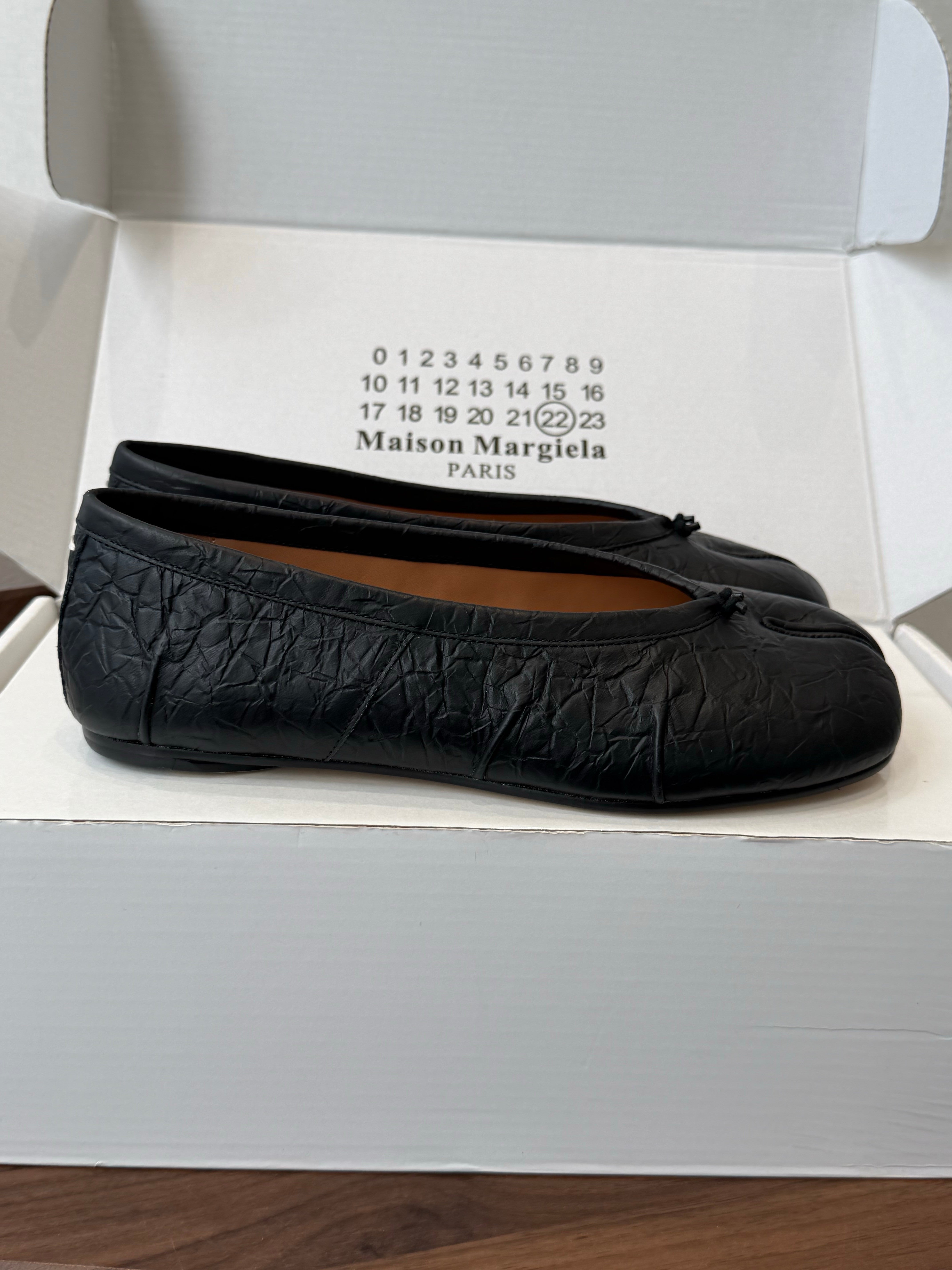 MM6 Split Toe Flat Heel Black Textured Leather 890029