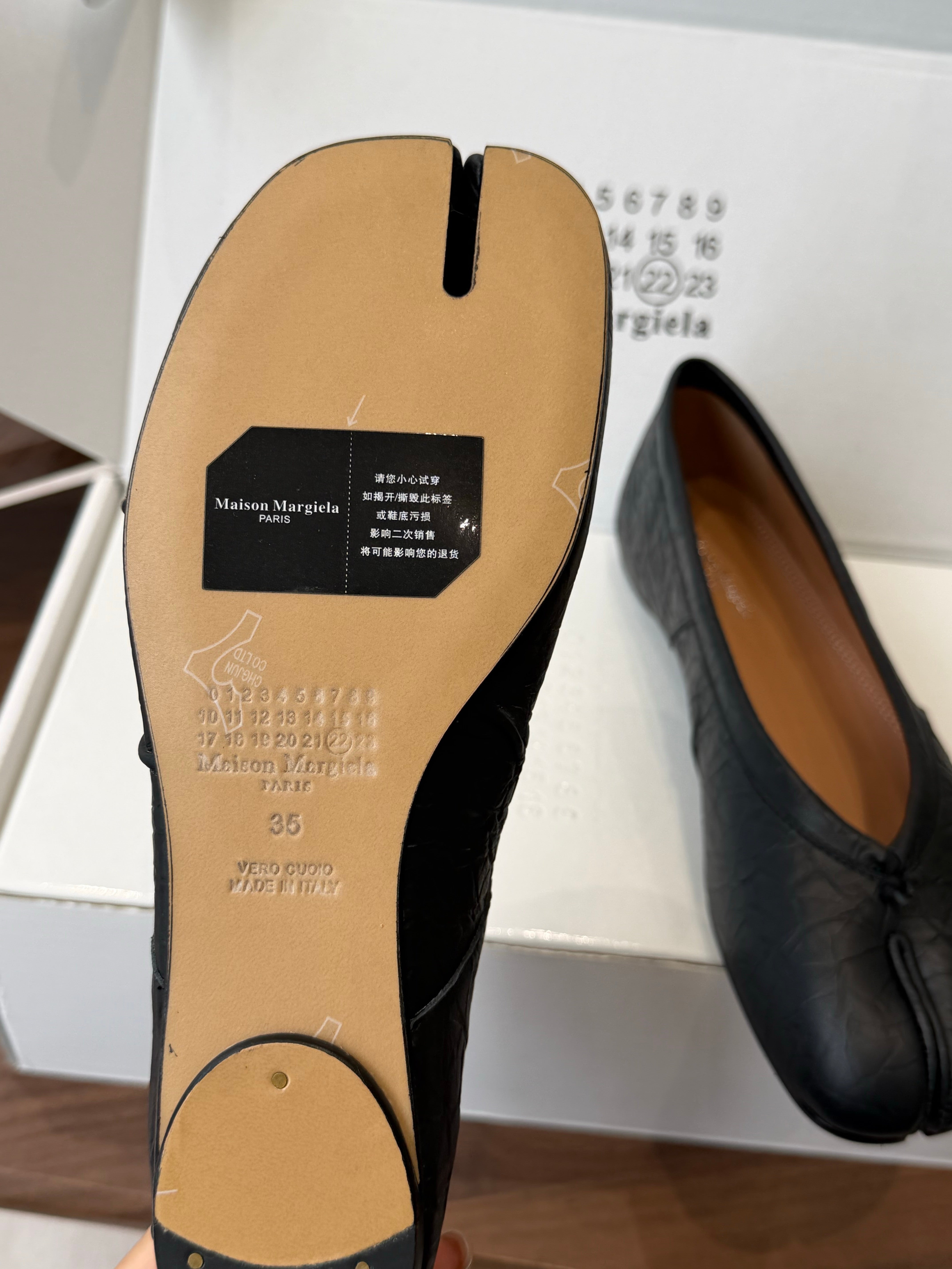 MM6 Split Toe Flat Heel Black Textured Leather 890029