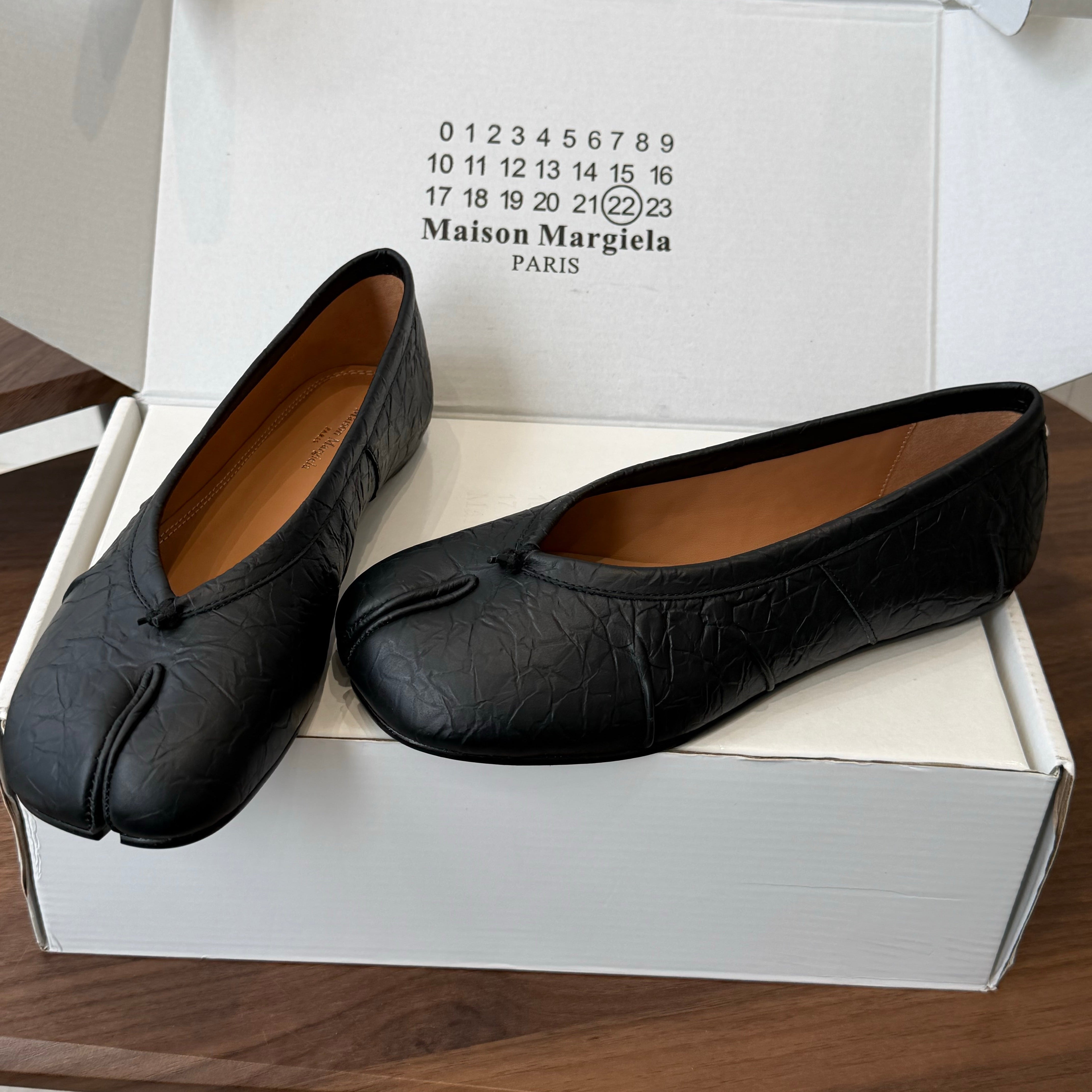 MM6 Split Toe Flat Heel Black Textured Leather 890029
