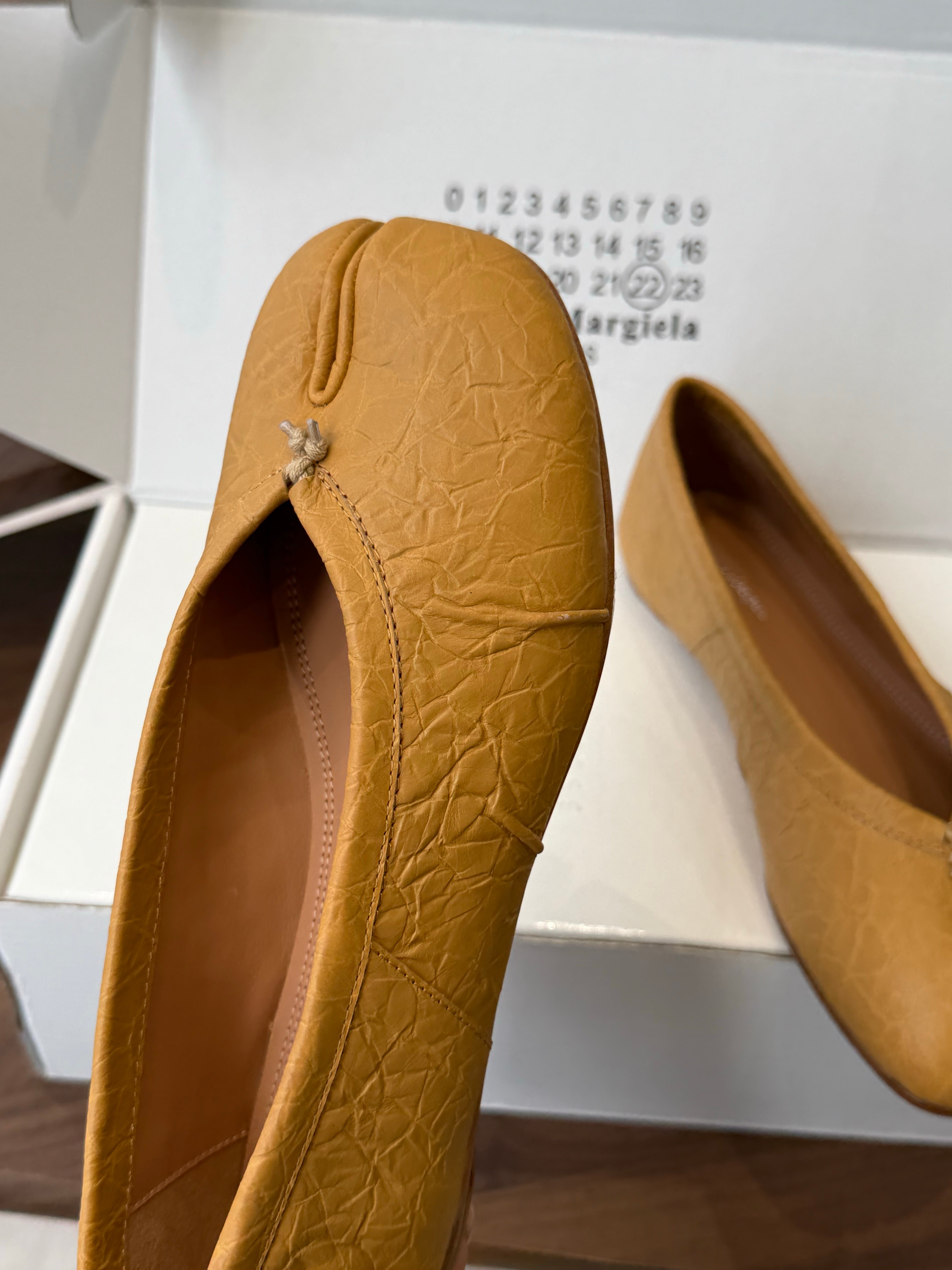 MM6 Split Toe Flat Heel Brown Textured Leather 890030