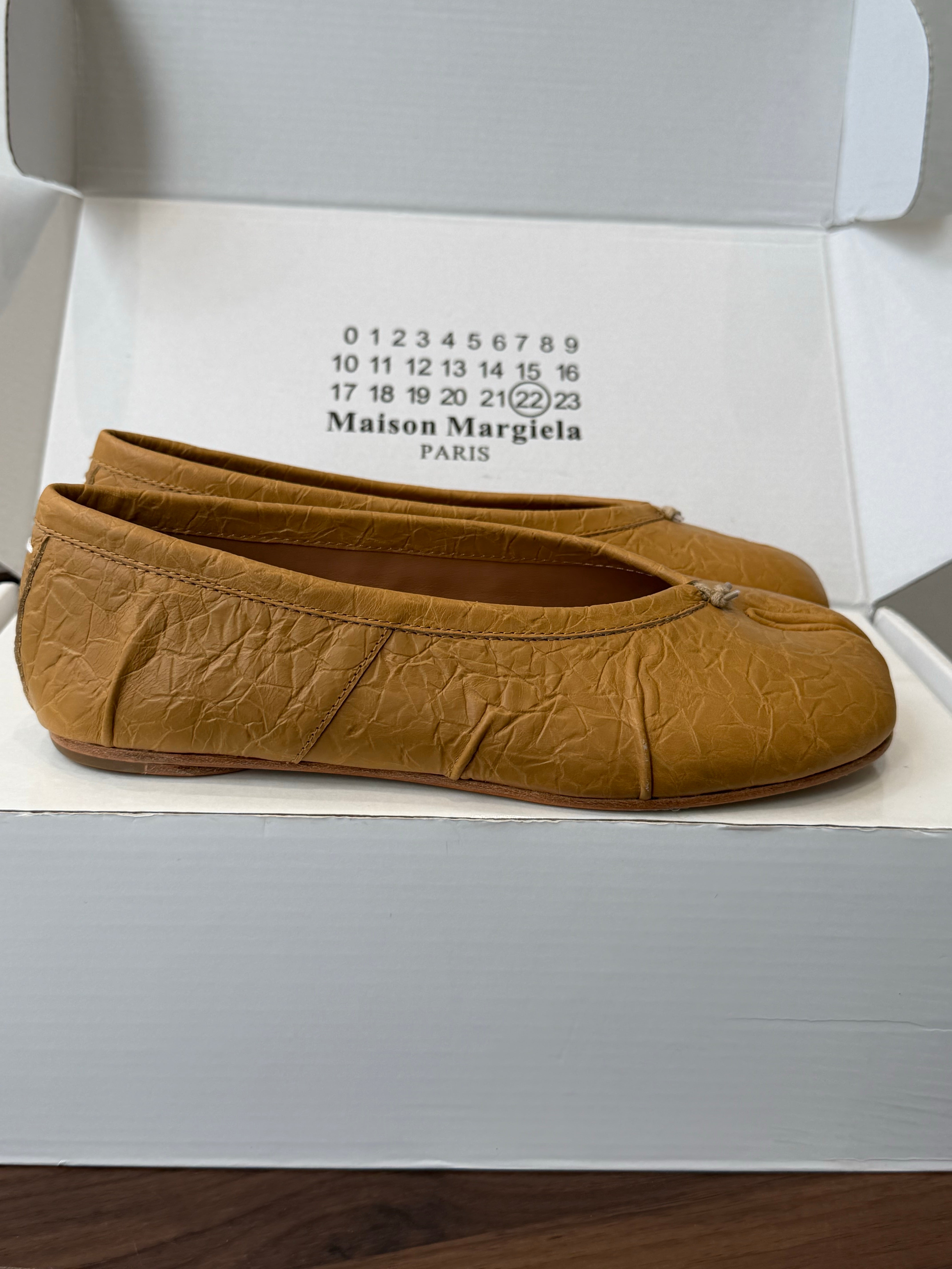 MM6 Split Toe Flat Heel Brown Textured Leather 890030