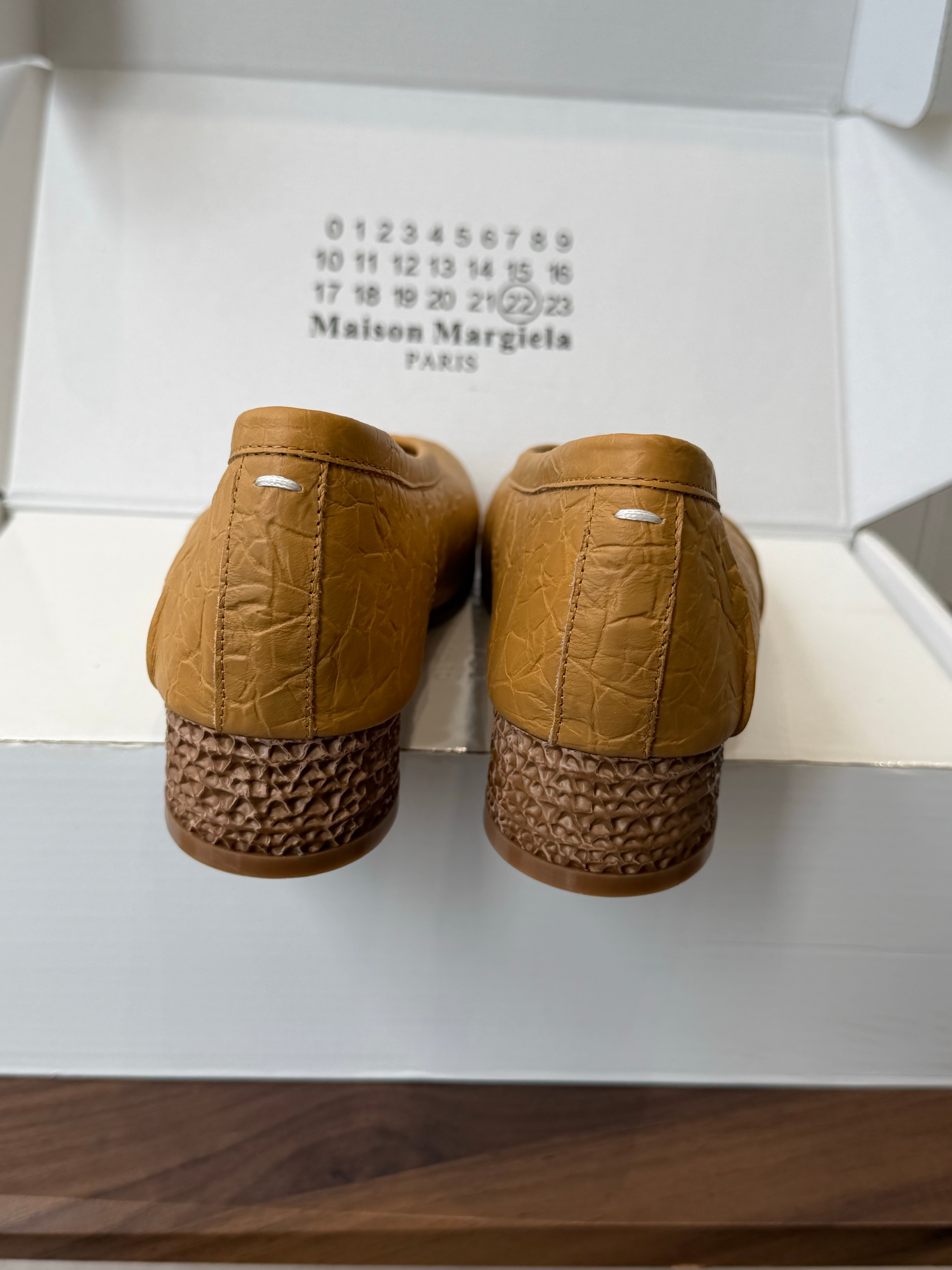 MM6 Split Toe Low Heel 3cm Tan Textured Leather 890032