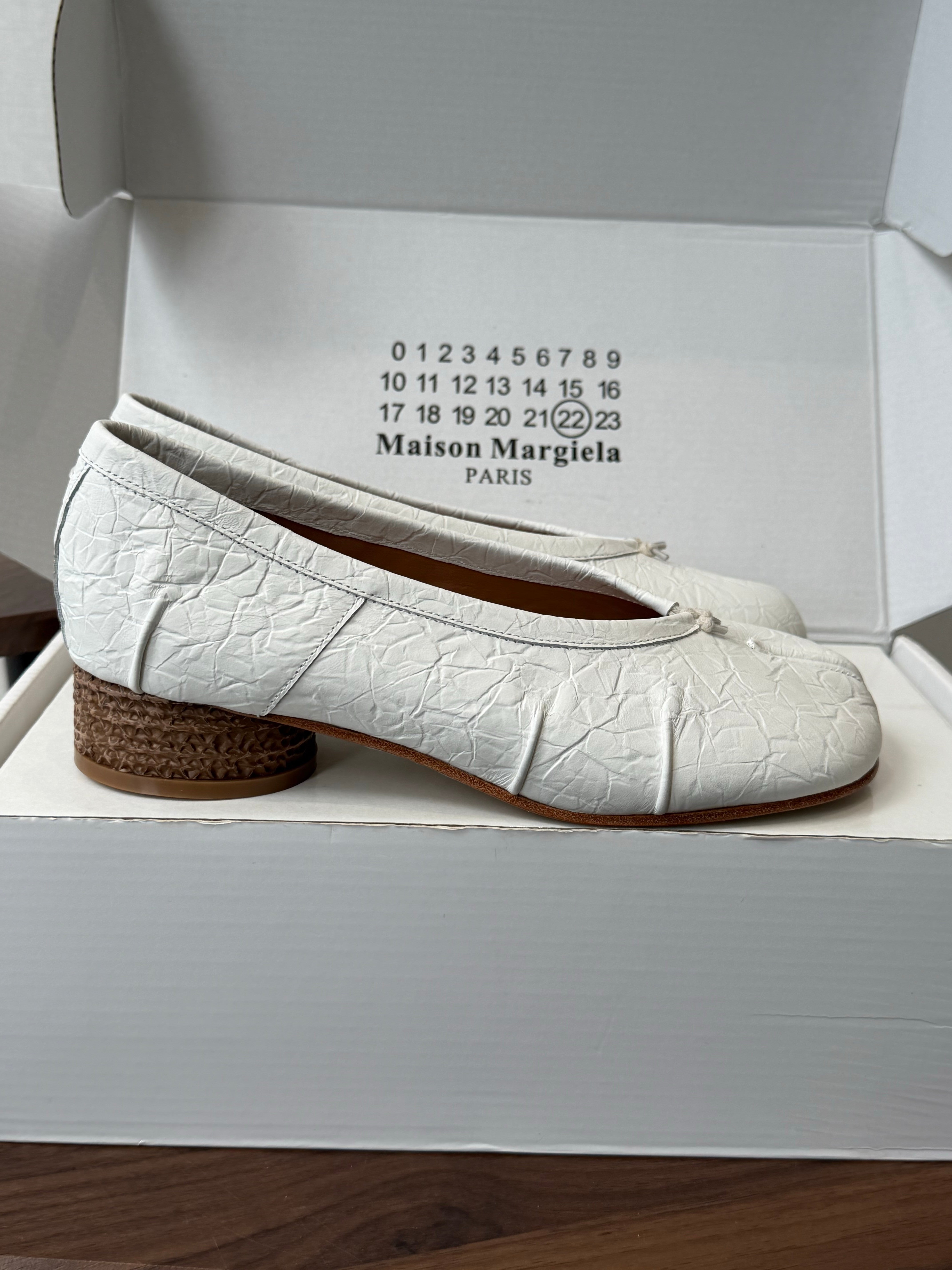 MM6 Split Toe Low Heel 3cm White Textured Leather 890034