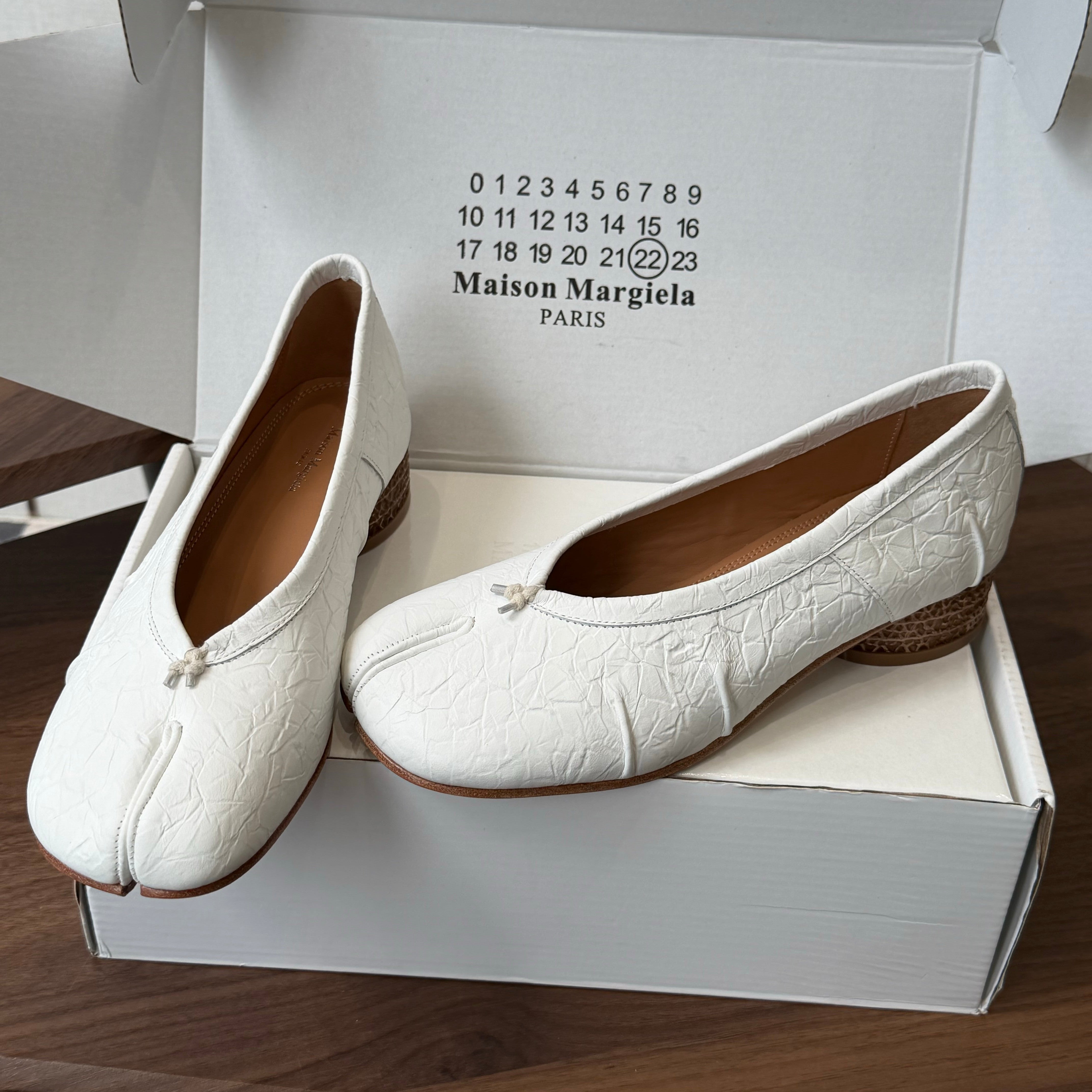 MM6 Split Toe Low Heel 3cm White Textured Leather 890034
