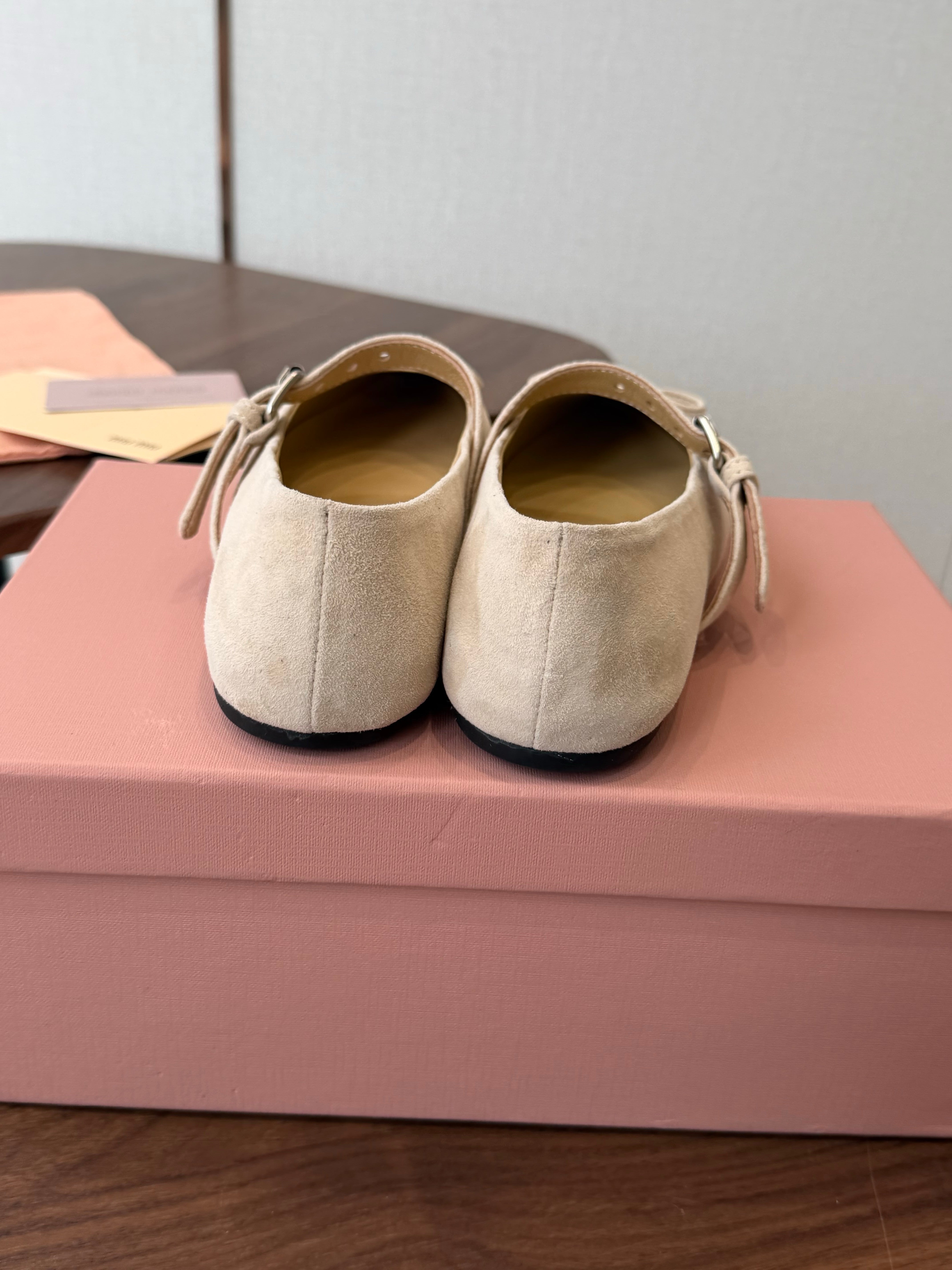 Miu Pointed-Toe Ballerina Flats Light Khaki Suede 940005