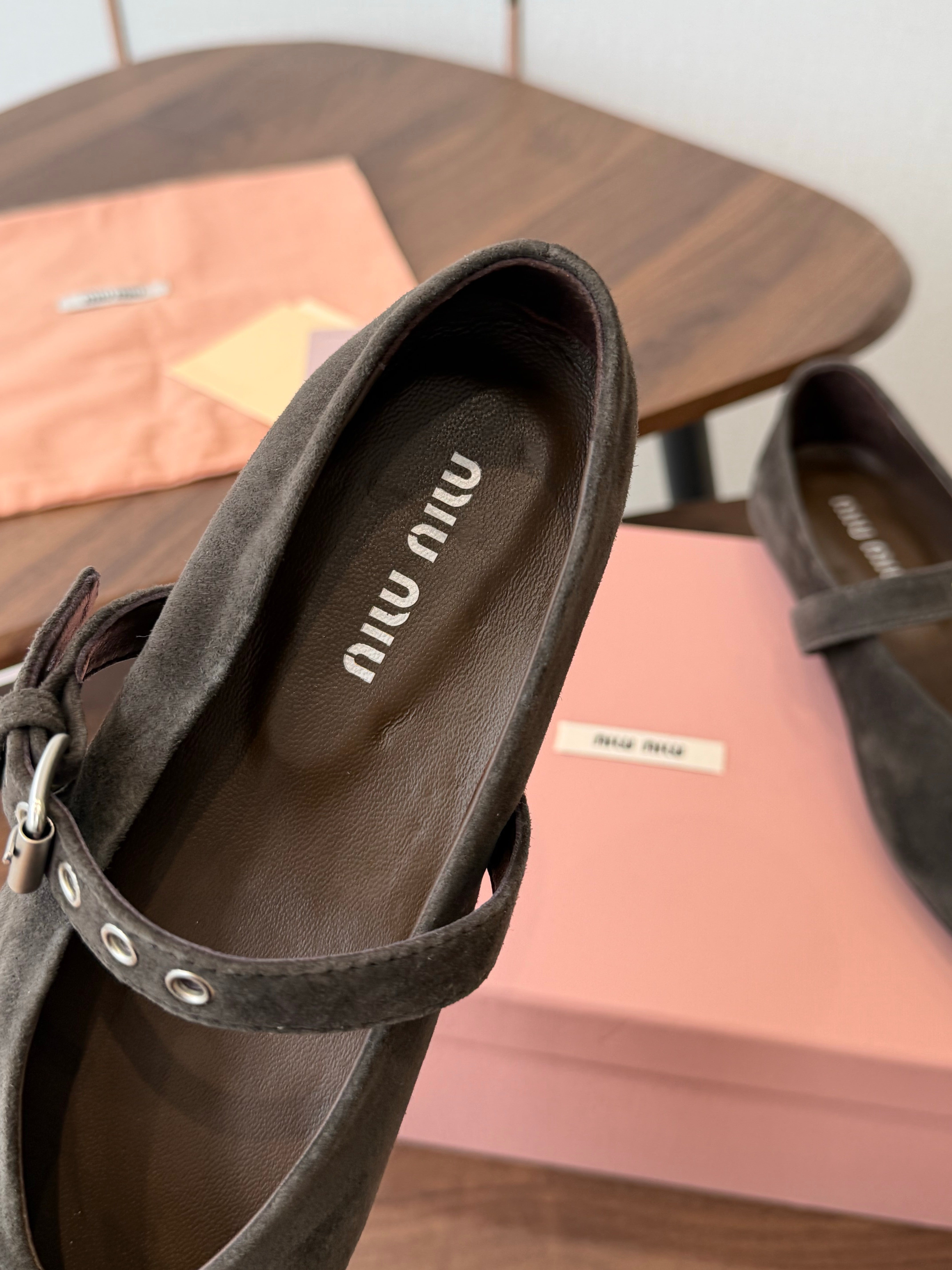 Miu Pointed-Toe Ballerina Flats Taupe Suede 940007