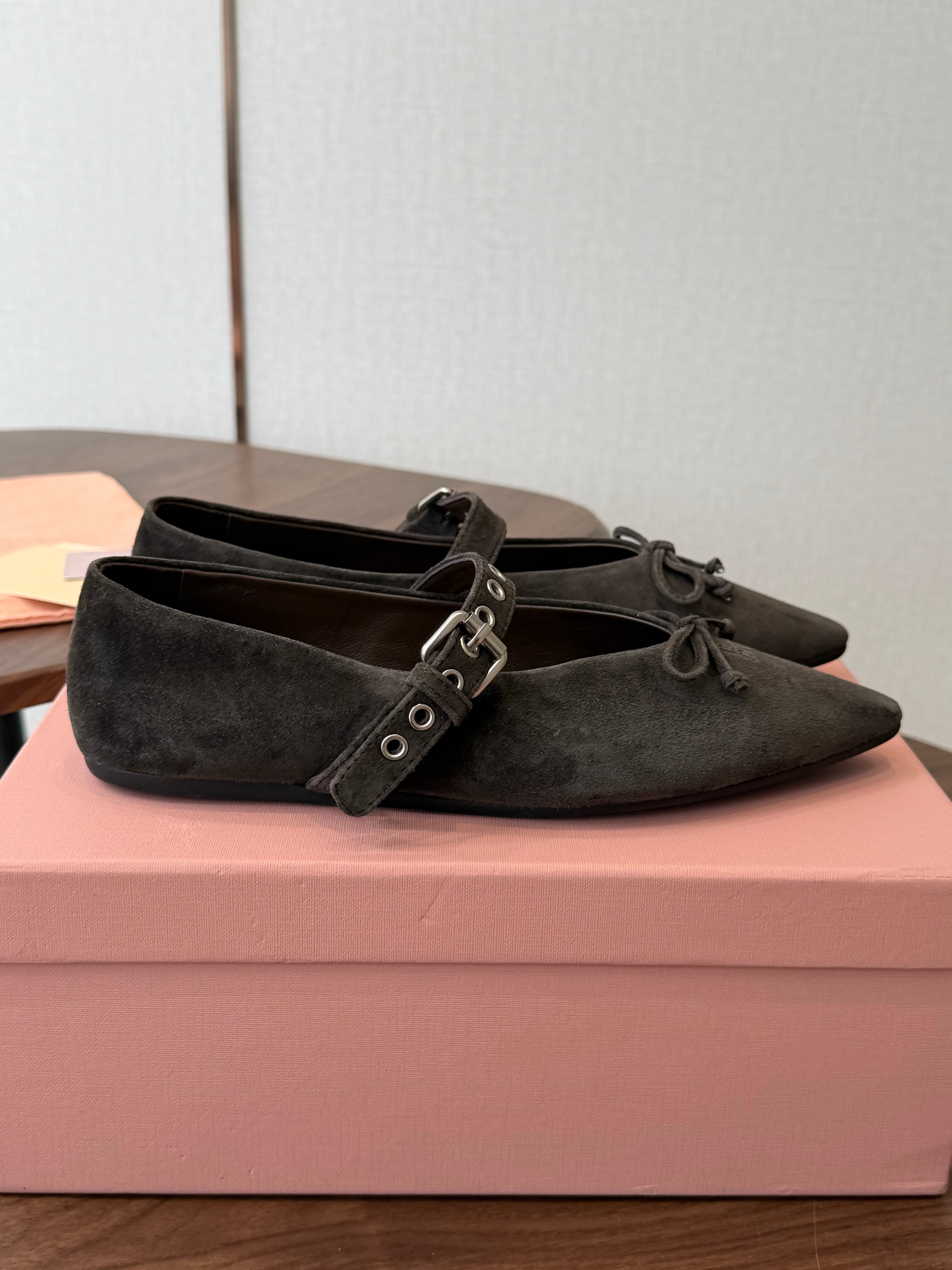 Miu Pointed-Toe Ballerina Flats Taupe Suede 940007