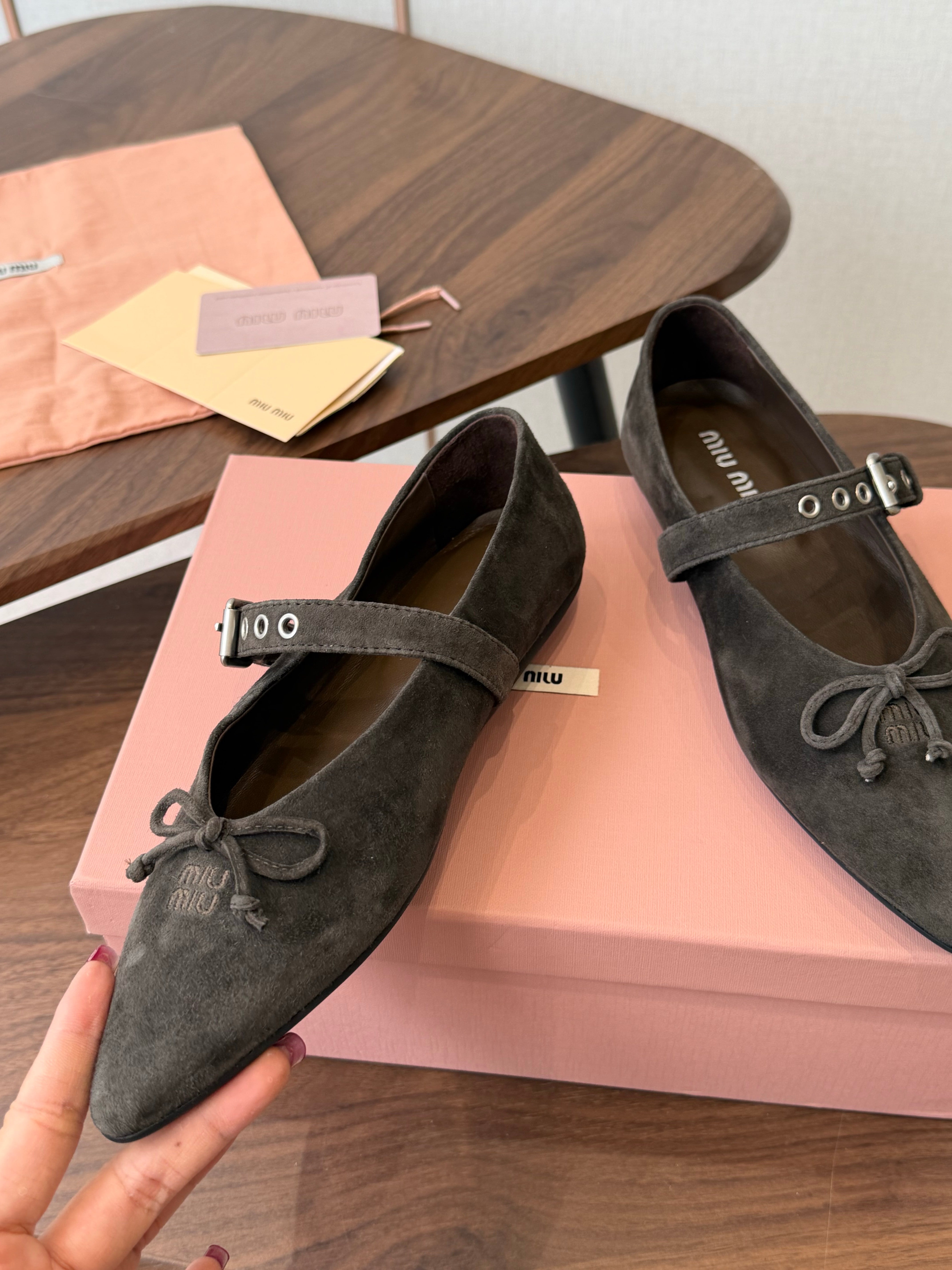 Miu Pointed-Toe Ballerina Flats Taupe Suede 940007