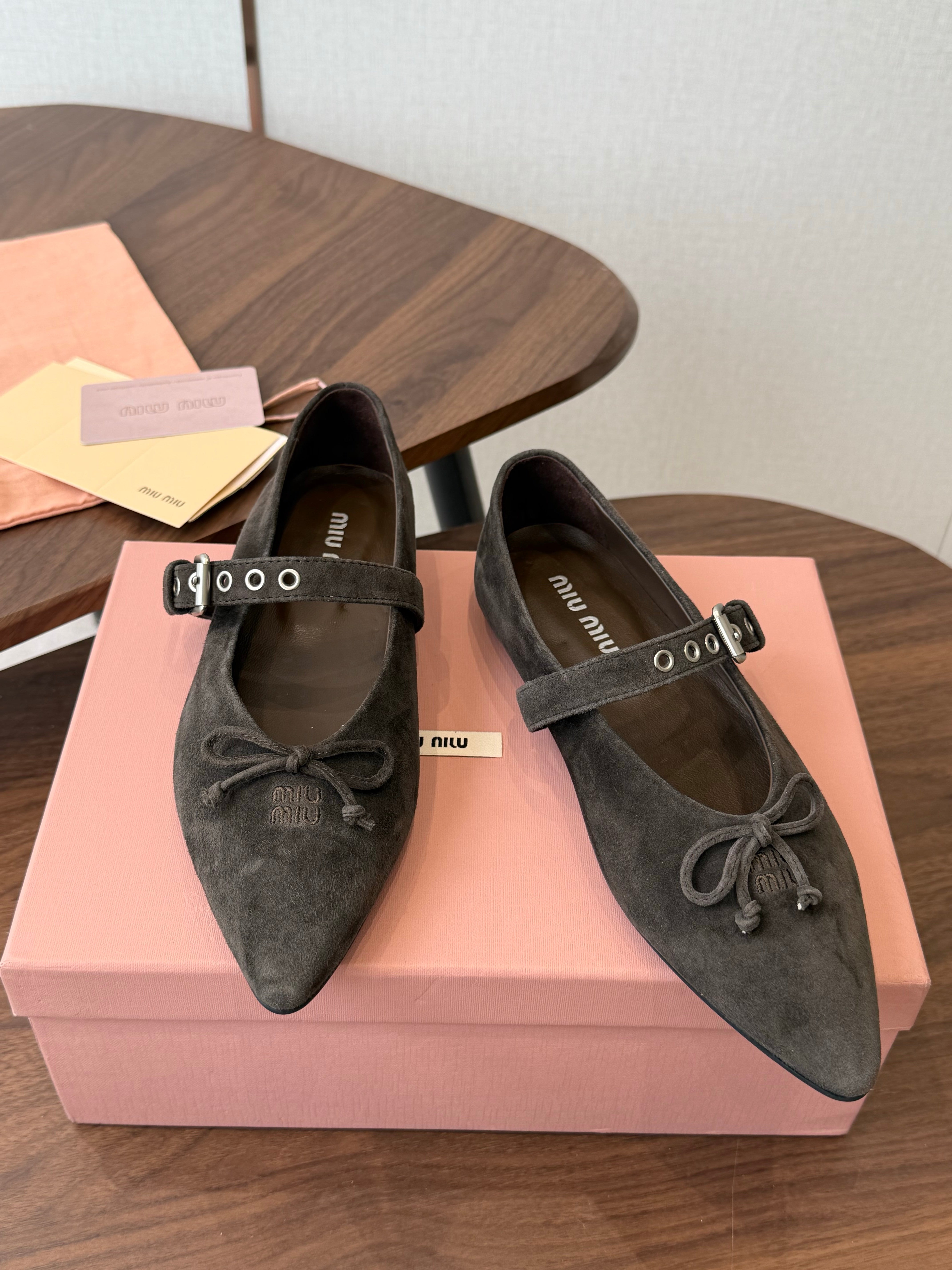 Miu Pointed-Toe Ballerina Flats Taupe Suede 940007