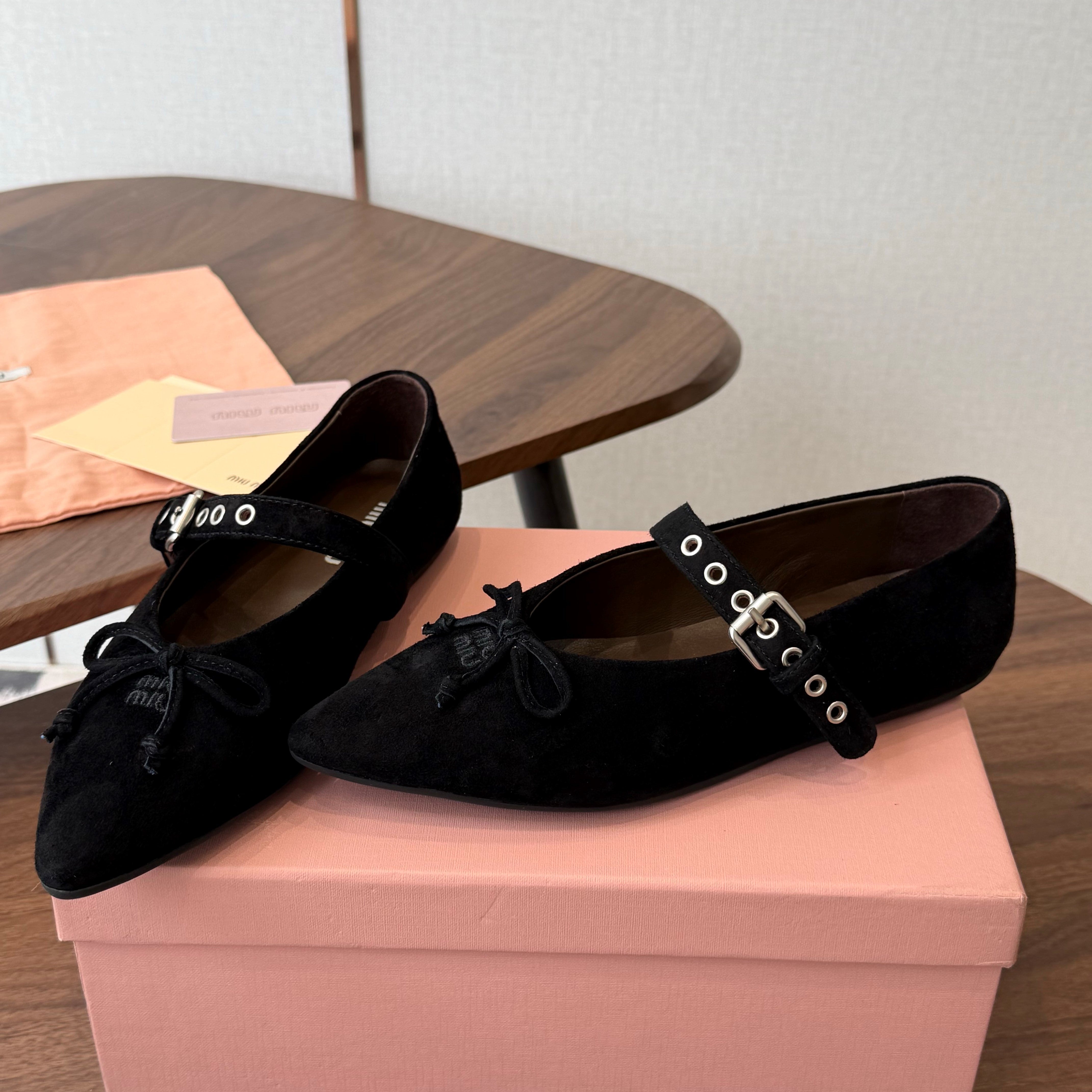 Miu Pointed-Toe Ballerina Flats Black Suede 940008